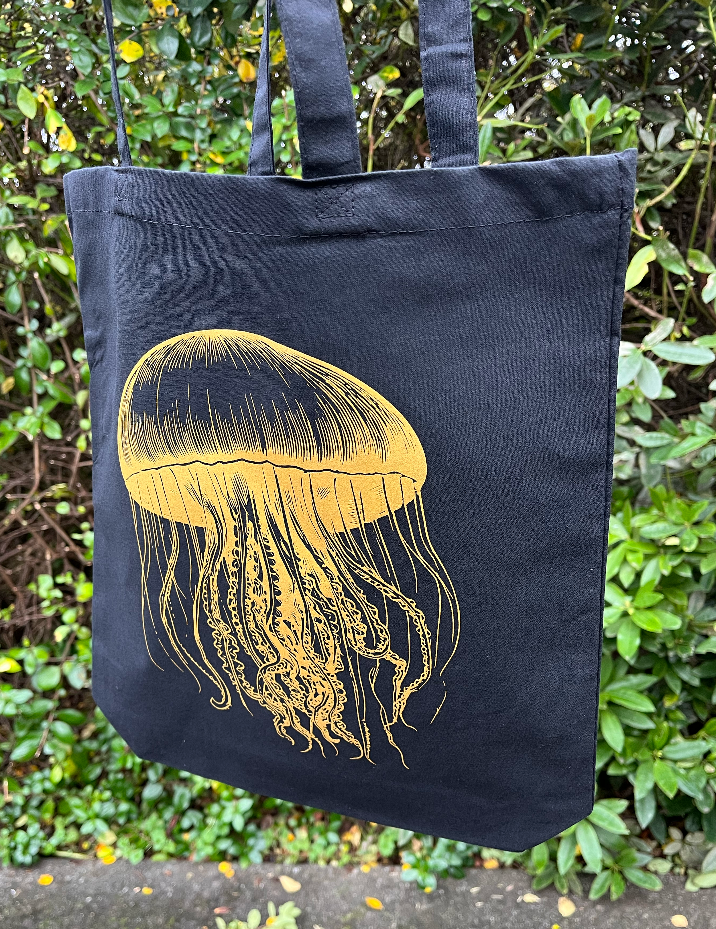 Black Bag Gold Octopus 01.png