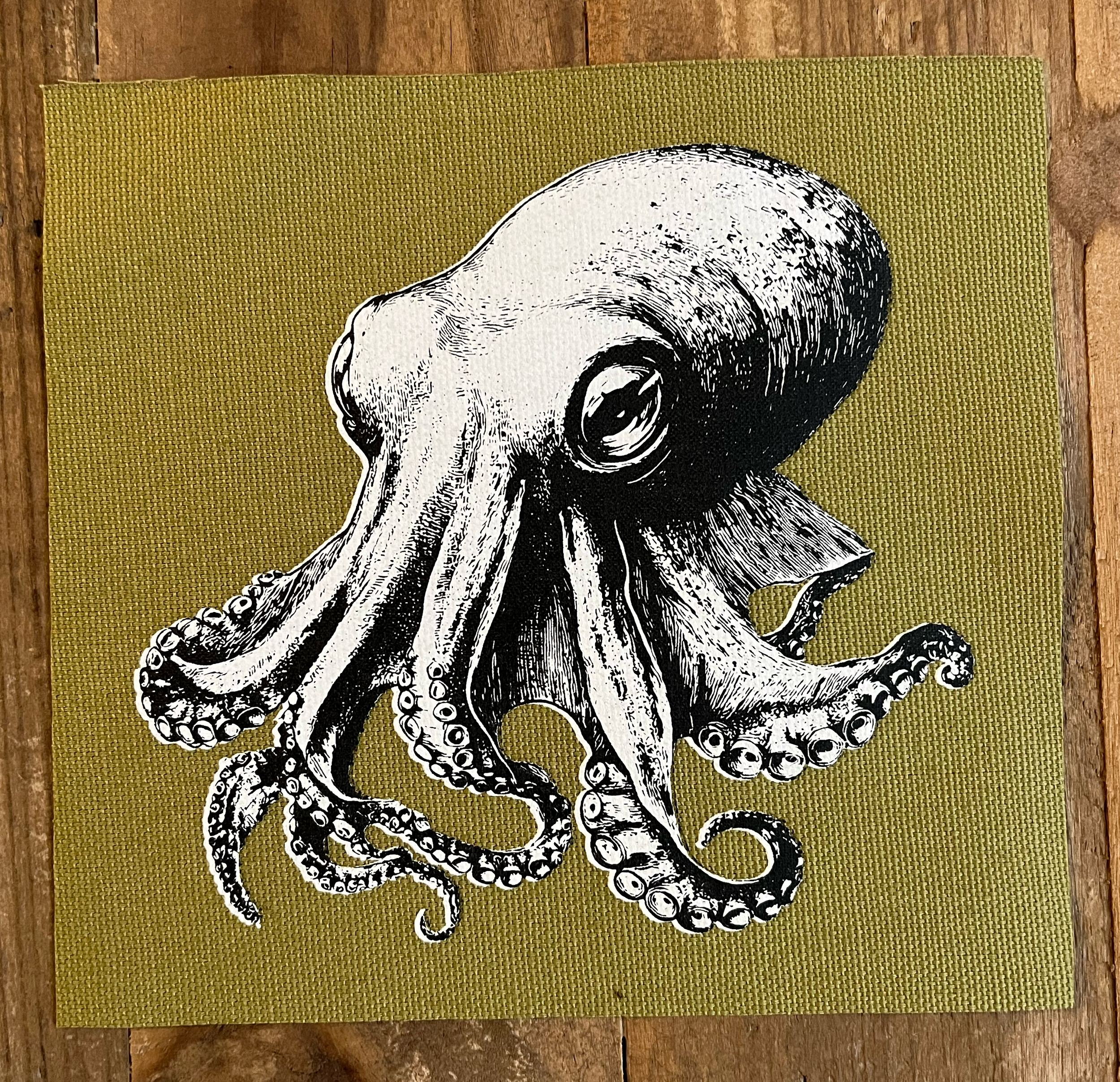 Octopus Small Patch White on Army Green.png
