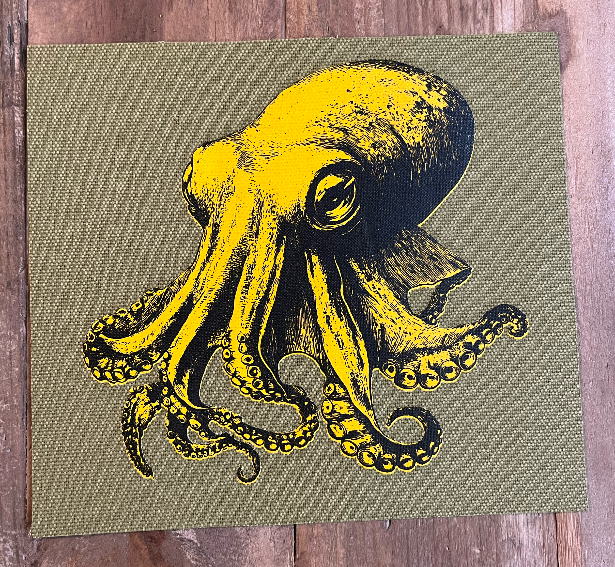 Octopus Small Patch Yellow on Army Green.png