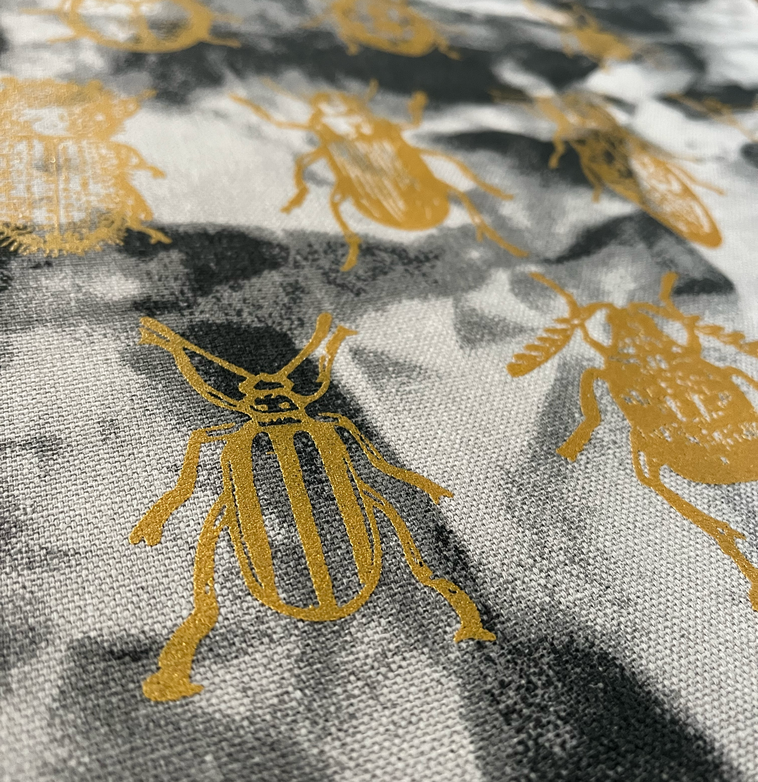 Bunch of Bugs Black Tie-Dye Heavy Duty Tote 02.png