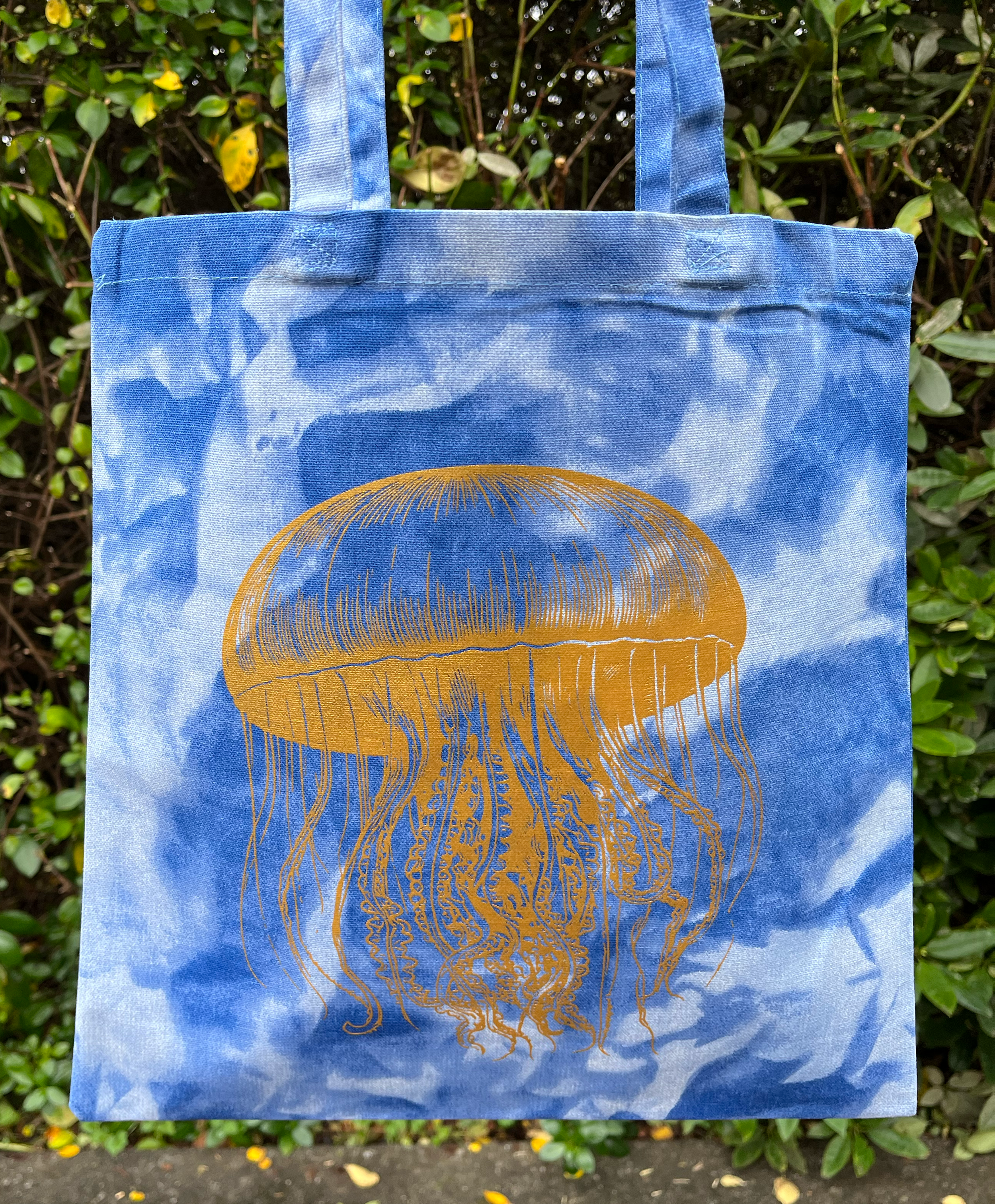 Blue + White Tie Dye Bag Gold Octopus 02.png