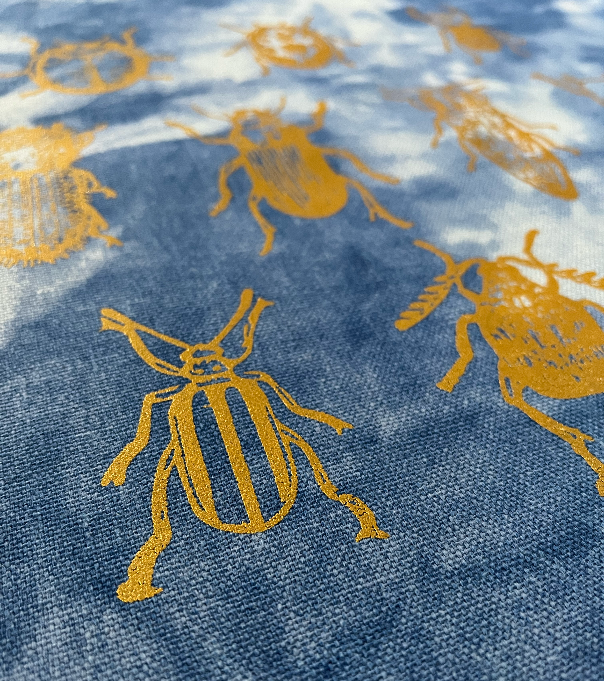 Bunch of Bugs Blue Tie-Dye Heavy Duty Tote 02.png