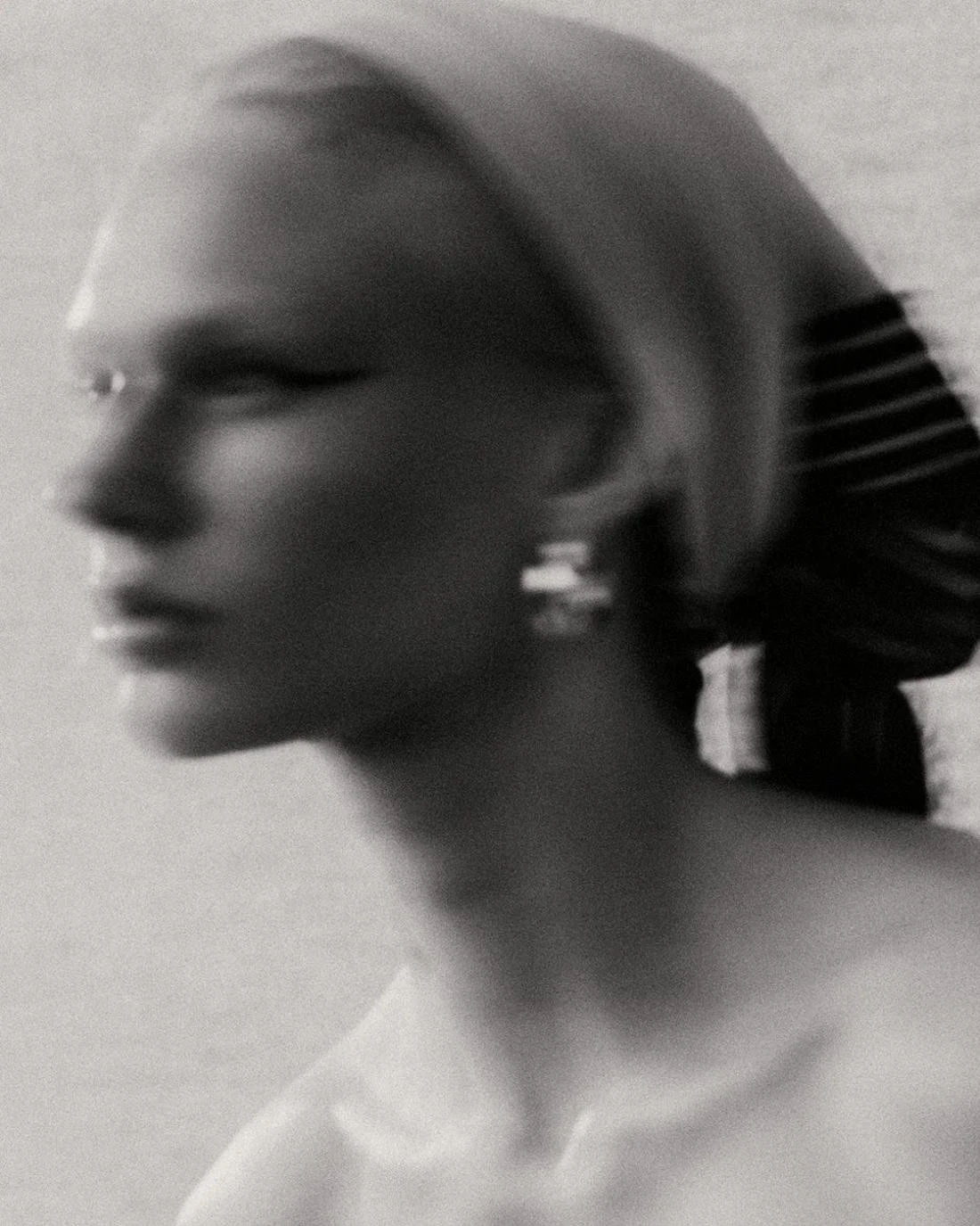 Vilma Sjoberg by Daniel Shea for COS Summer 2023 Ad Campaign. Hair Stylist: Ryan Mitchell. Makeup Artist: Siddhartha Simone. Art Director: Andy Knappett