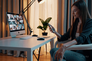 Fantera Agency content coordinator in a virtual meeting with OnlyFans creators, discussing brand promotion and audience growth.