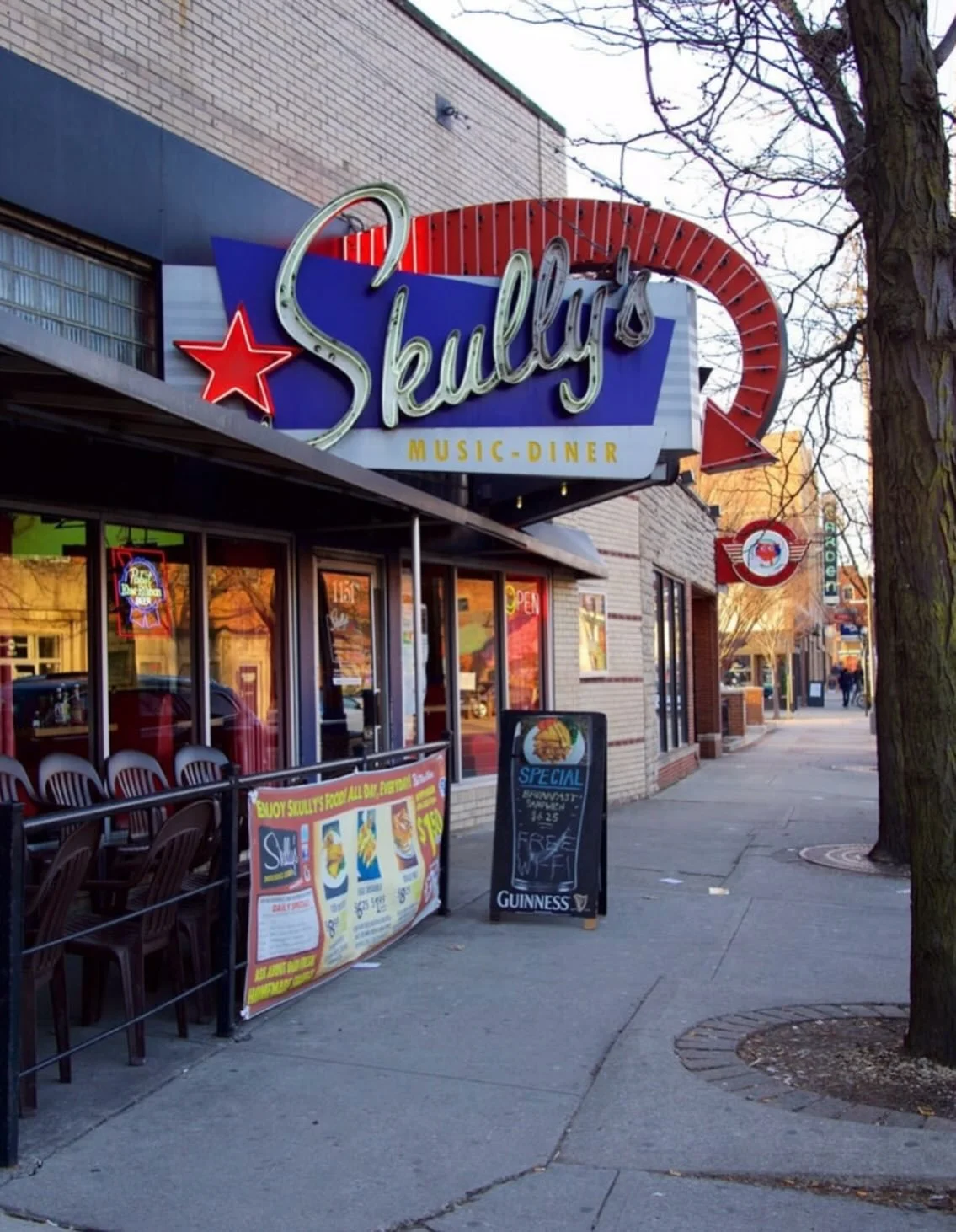Steps from your front door ✨ Skully&rsquo;s Music + Diner - live music, legendary DJ nights, and a true Short North icon - only a 7-minute walk from The Jerome.
