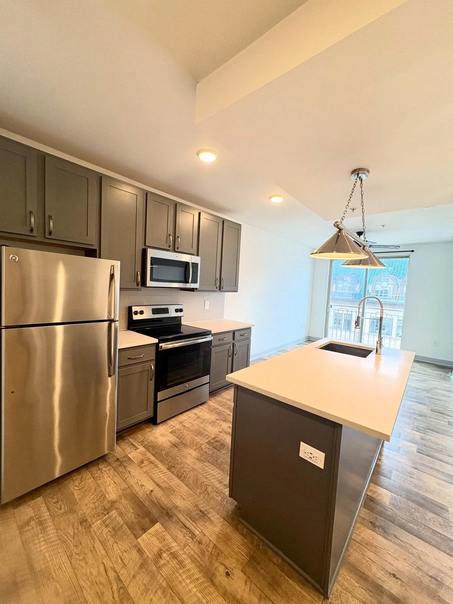 Studio living in the heart of the Short North✨ Tour The Jerome and enjoy 6 weeks off rent, limited time only.

#TheJerome #ShortNorthLiving #ColumbusApartments #StudioApartment #NowLeasing