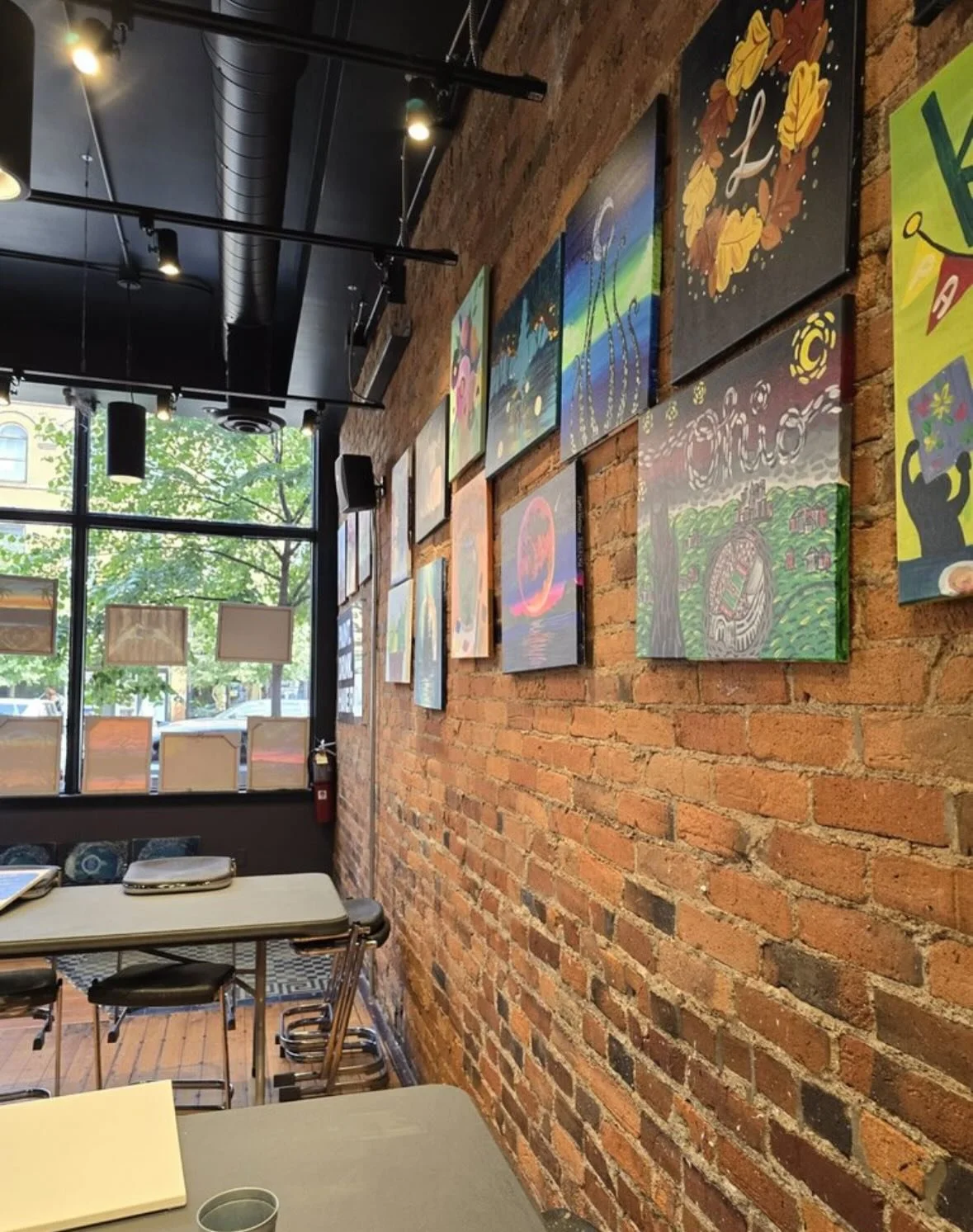 Plans for the weekend = wine in one hand, paintbrush in the other 🎨🍷Pinot&rsquo;s Palette in the Short North is just around the corner.