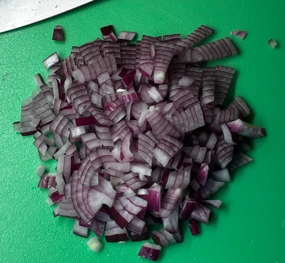 How to Dice an onion, a technical Skill demonstration