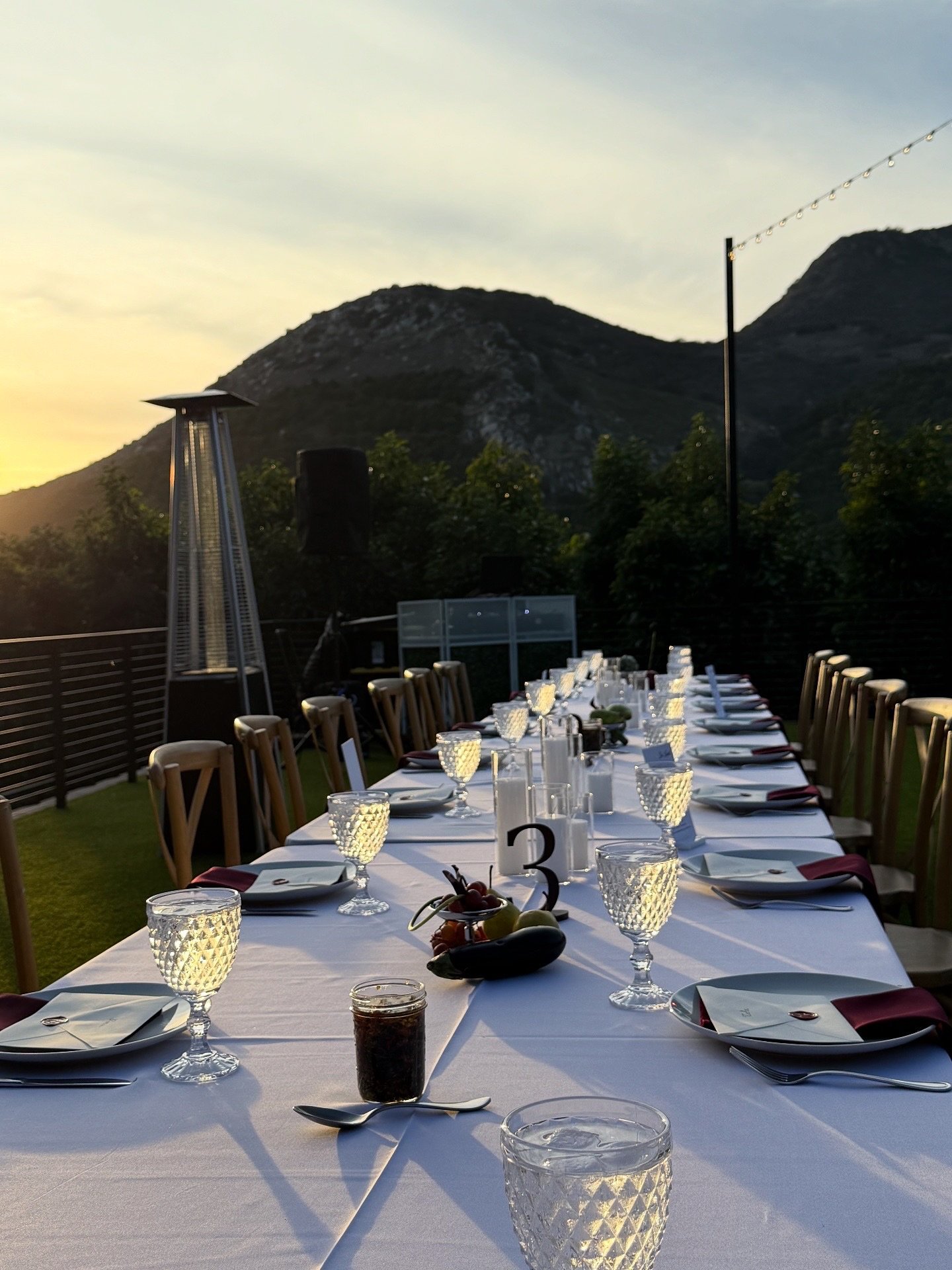 Beautiful moody florals for a vineyard wedding in San Diego this past weekend 🤌🏼