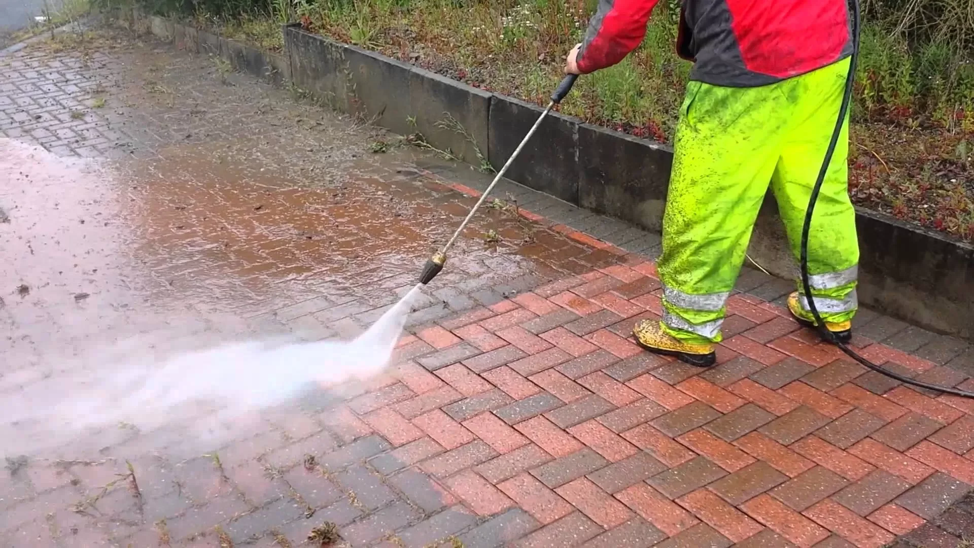 Washing paving stones with a Kercher
