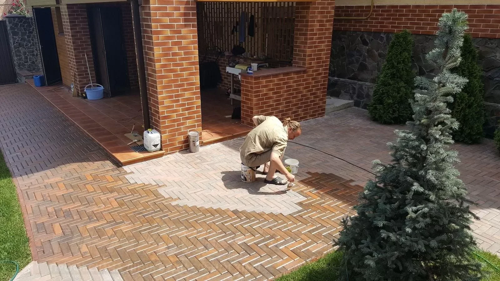 Application of protective compound on paving stones