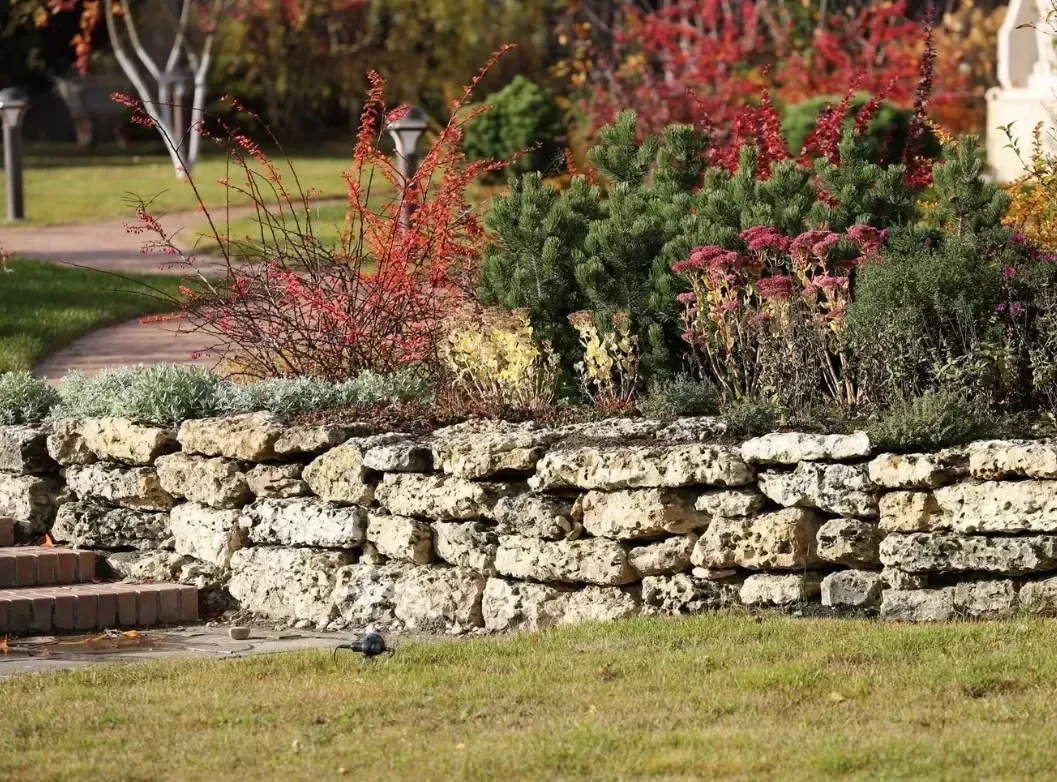 Limestone retaining wall