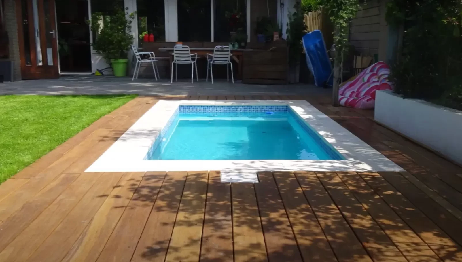 Pool Deck Maintenance: How to Prepare Your Pool Deck for Summer