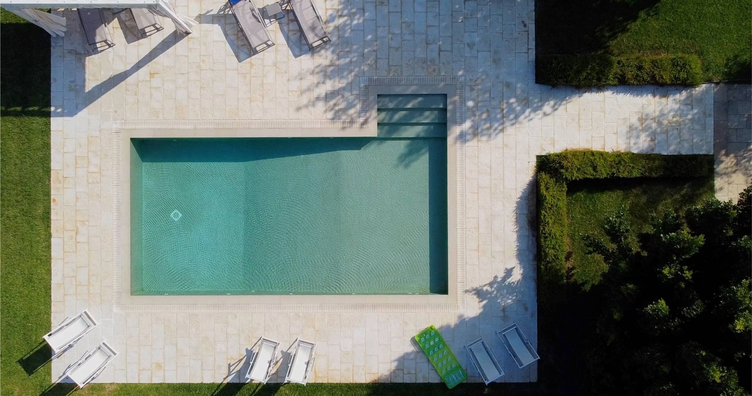 Custom Outdoor Living Space With Patio Design and Outdoor Kitchen in Palm Beach Gardens, FL