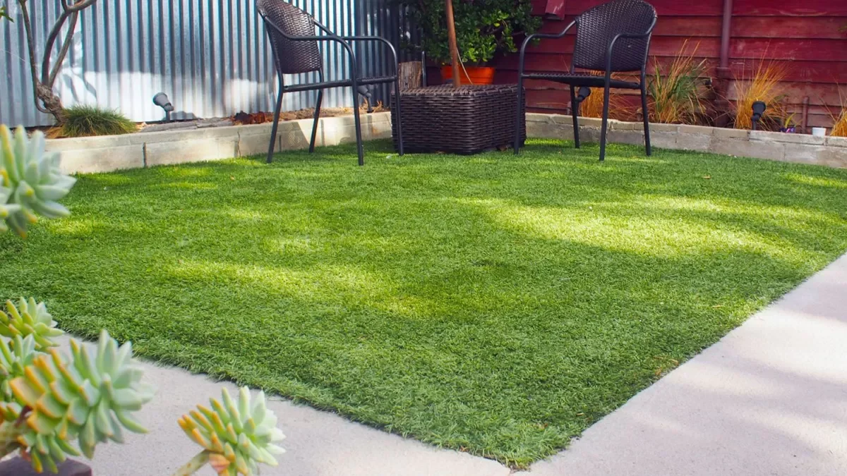 artificial grass lawn providing low-maintenance outdoor space in Parkland, FL