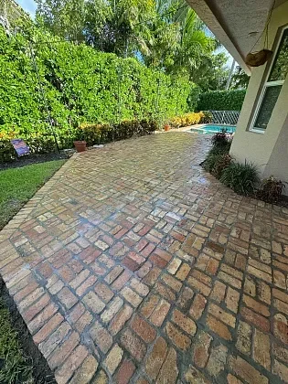 Chicago brick paver patio after professional paver sealing in Lighthouse Point, FL
