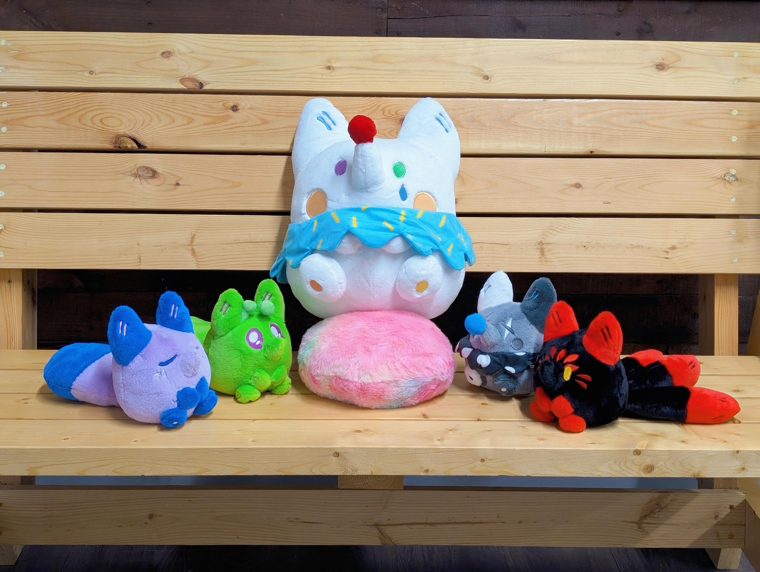 We got some prototypes in, ahhhh!! Some Cuddle Friends and one of the Jumbo Friends!