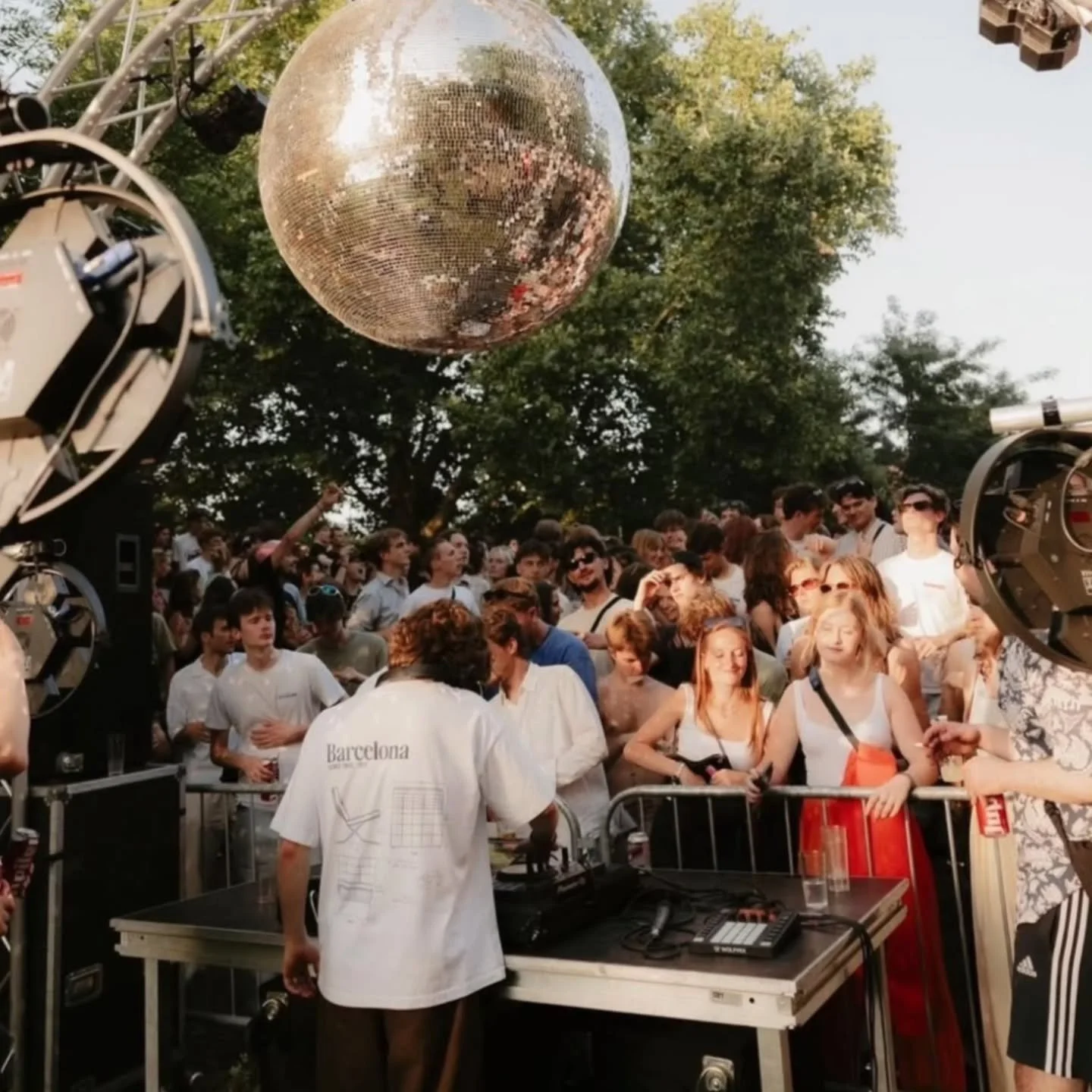 Morgen is het zover, ons eerste evenement! 
Als jullie nog niet 100% overtuigd waren, trekken we jullie nu ongetwijfeld over de streep! Onze hoogsteigen Laurens komt na zijn stage pediatrie naar de Karper om zijn grote kindjes ook even te amuseren 🫶