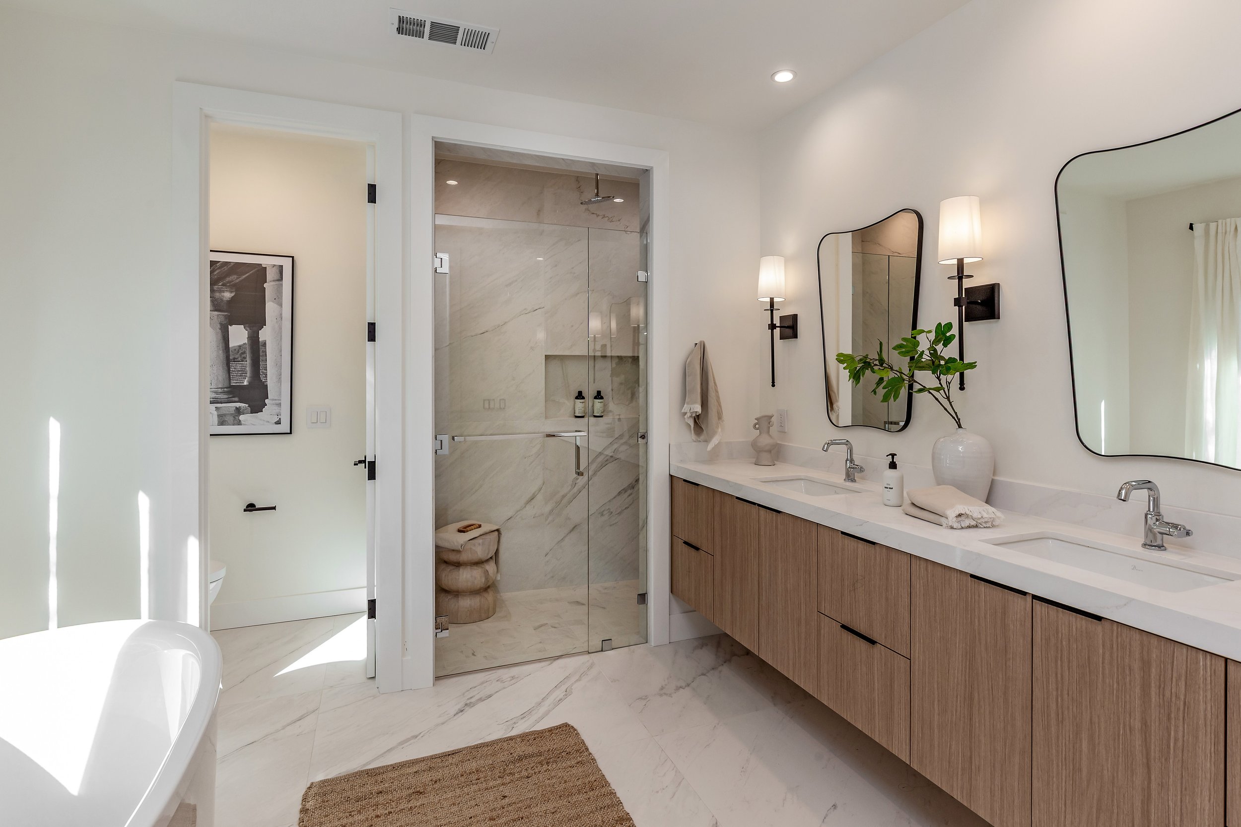 Primary Bathroom (8).jpg