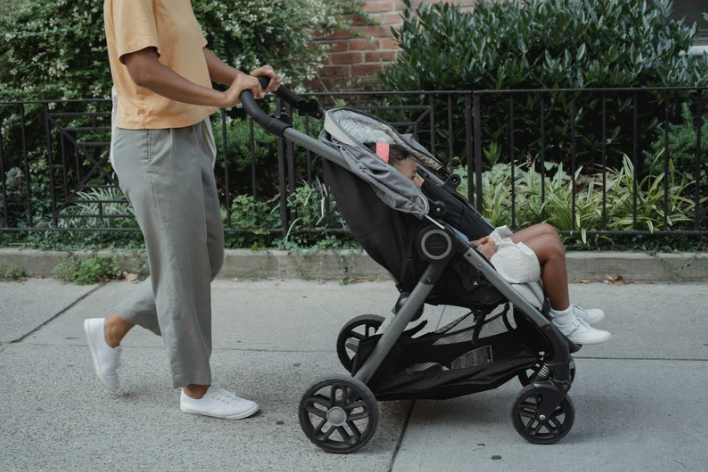HOW TO PACK A TODDLER DIAPER BAG YOU ACTUALLY ENJOY CARRYING
