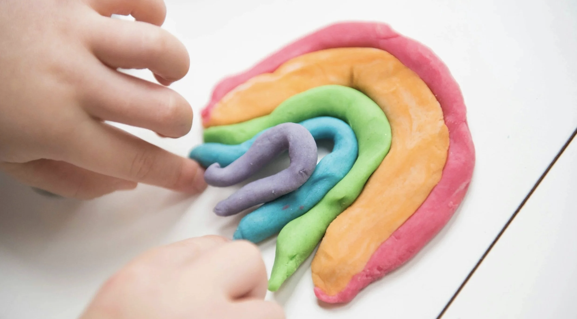 THE ‘SENSORY REST’ SOLUTION: 5 QUIET, LOW-STIMULATION PLAY IDEAS FOR OVERSTIMULATED KIDS
