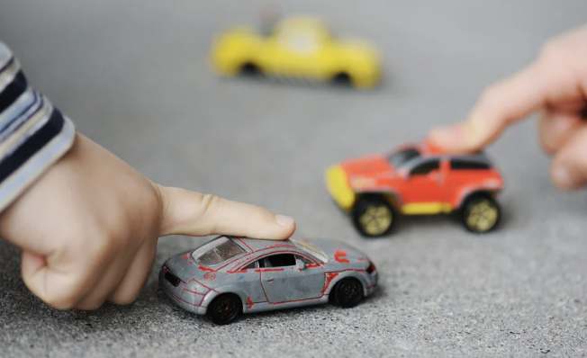 EMERGENCY ‘MICRO-ACTIVITIES’ YOU CAN PULL OUT OF YOUR PURSE IN UNDER 30 SECONDS