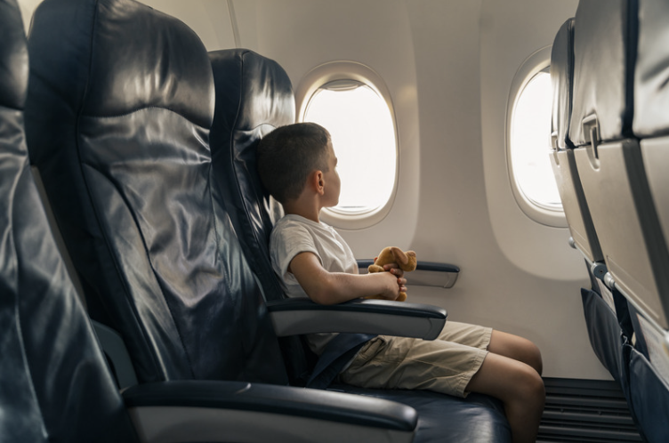 KEEP KIDS BUSY ON ROAD TRIPS &amp; FLIGHTS (WITHOUT SCREENS OR MESS!)