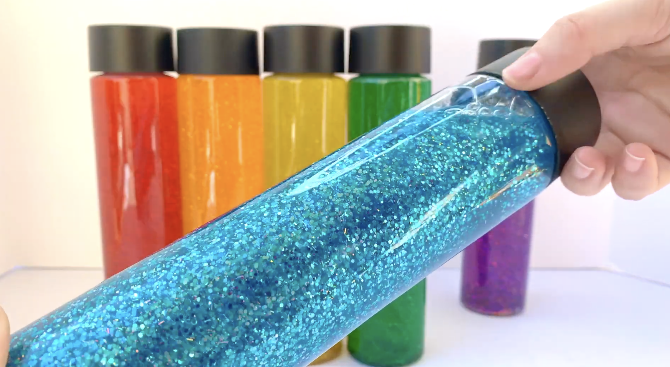glitter-sensory-bottle-play-mothercould-diy