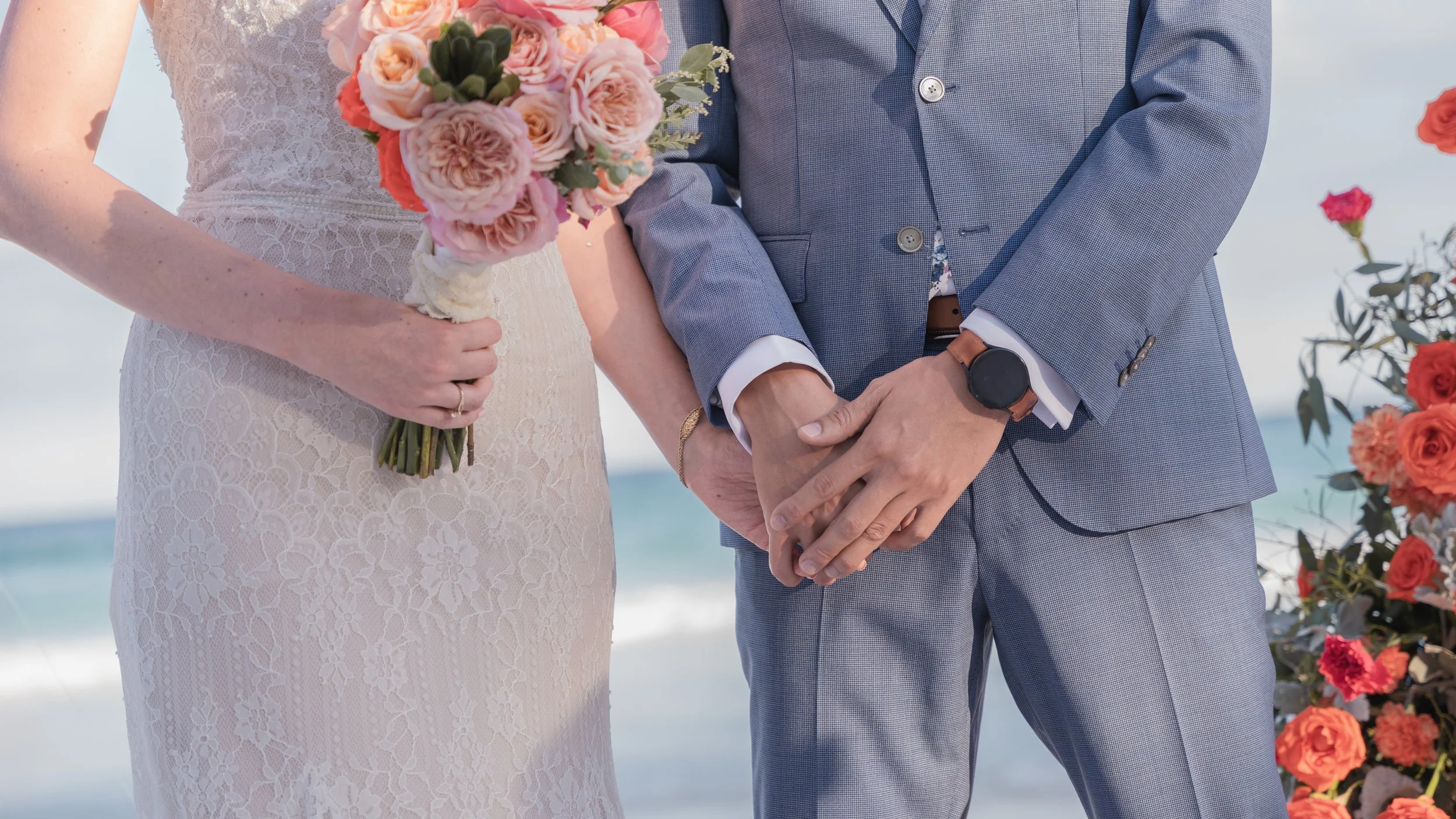 Editorial wedding photography in Mexico by Mosarte Visual Atelier, featuring a candid moment at the Riviera Maya.