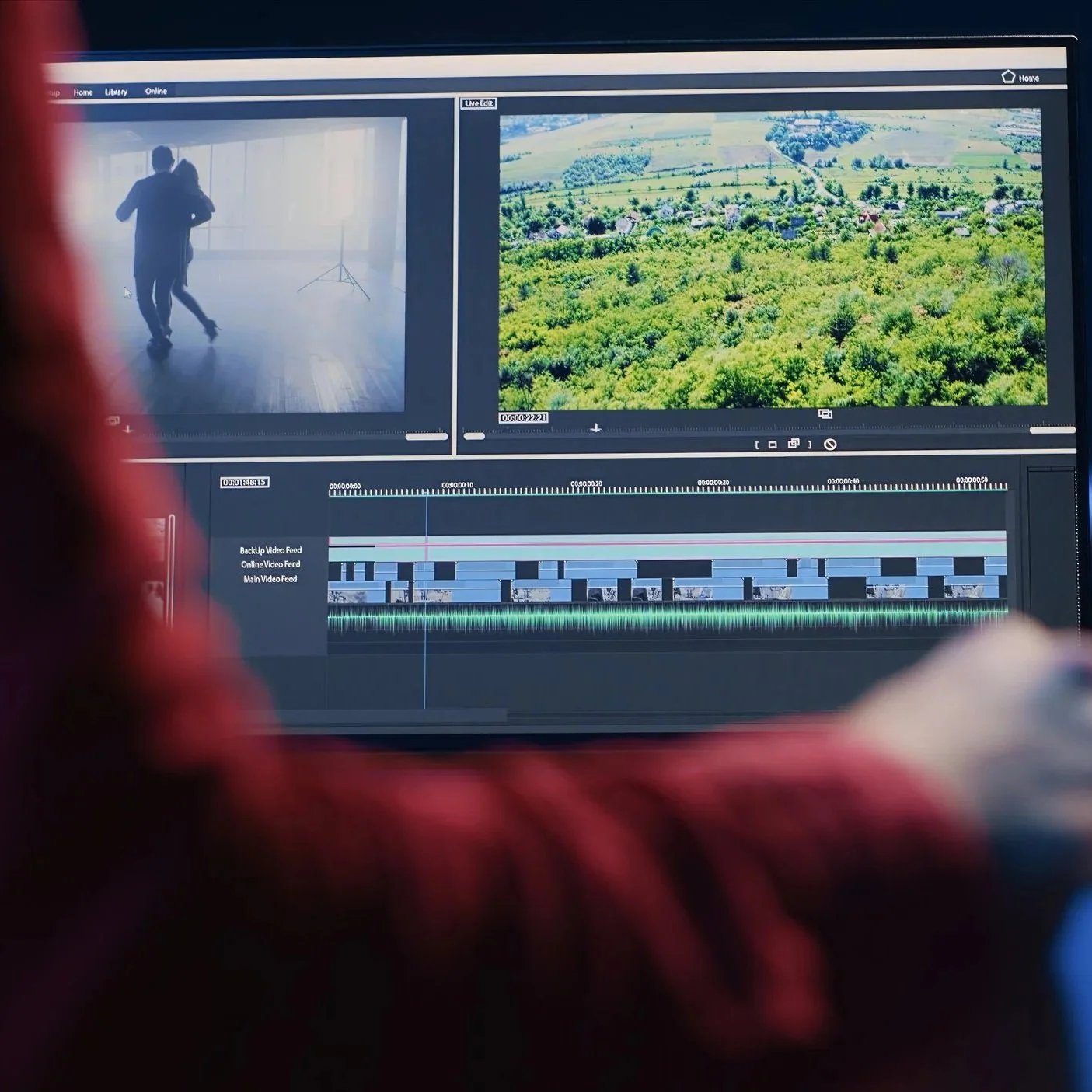 Capture d'écran d'un logiciel de montage vidéo avec une vue de paysage vert et un clip de danse en studio.