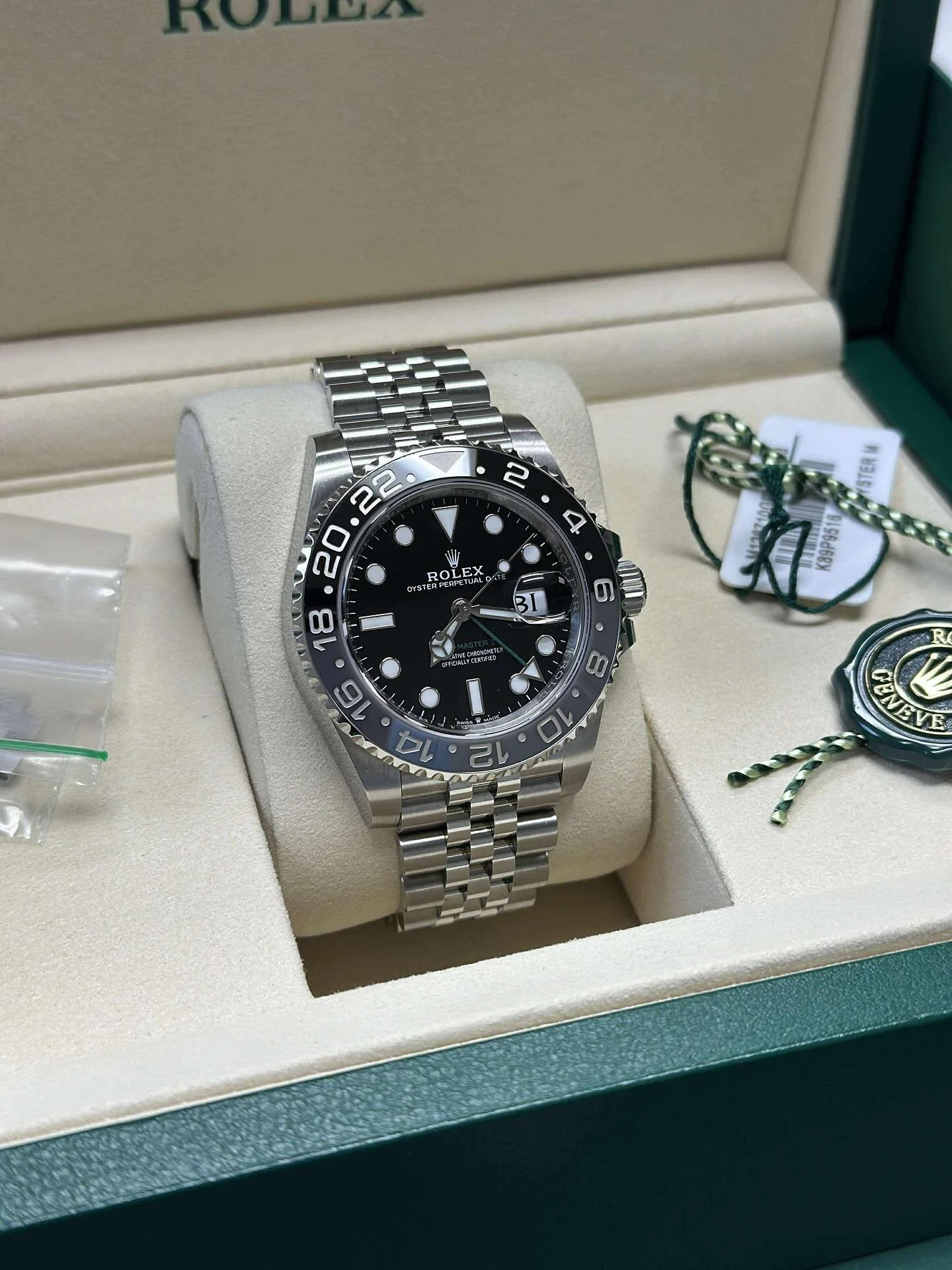 🔥🔥2025 Rolex Bruce Wayne 126710grnr-0003🔥🔥

⏳ JUST ARRIVED - DM for pricing!!

&bull;  Mint 2025 model 
&bull; Full Set: original box, papers, everything included
&bull;  Striking 40 mm Oystersteel case with grey &amp; black Cerachrom bezel, pair
