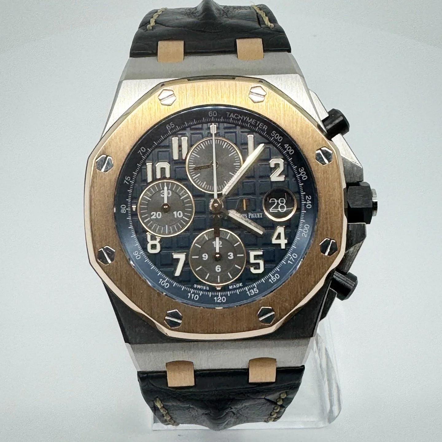 UPDATE: SOLD! (But have another available upon request!)

🟠 FOR SALE: AP Royal Oak Offshore Chronograph 26471SR - $35,500

💎 Limited Edition | 2018 Release
📍 Ref: 26471SR.OO.D101CR.01

A bold fusion of 18K rose gold and stainless steel, this Royal