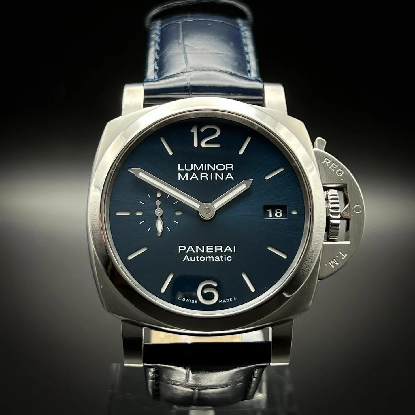 🔷 For Sale: Panerai Luminor Due PAM01393 🔷
Sleek. Versatile. Understated luxury. The PAM 1393 offers the signature Panerai DNA in a slimmer, more refined 42mm case &mdash; perfect for daily wear or dress occasions.

🕰 Model: Luminor PAM01393
📆 Ye