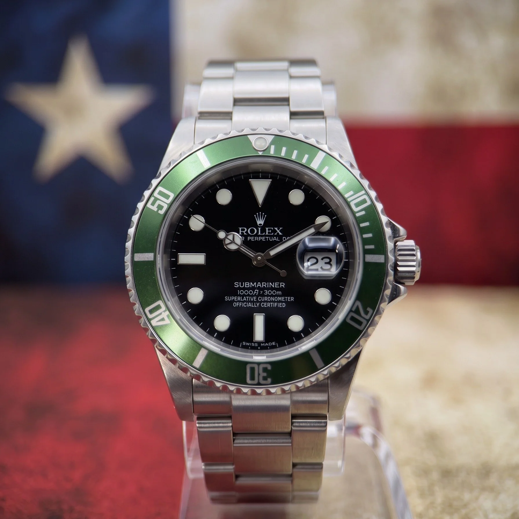 🔥 RARE FIND: 2006 Rolex Submariner 16610LV "Kermit" 🔥

Calling all collectors! We have a stunning 2006 Z-serial Kermit that just arrived, and this one is a true standout. Not only does it feature that iconic anniversary green bezel, but i