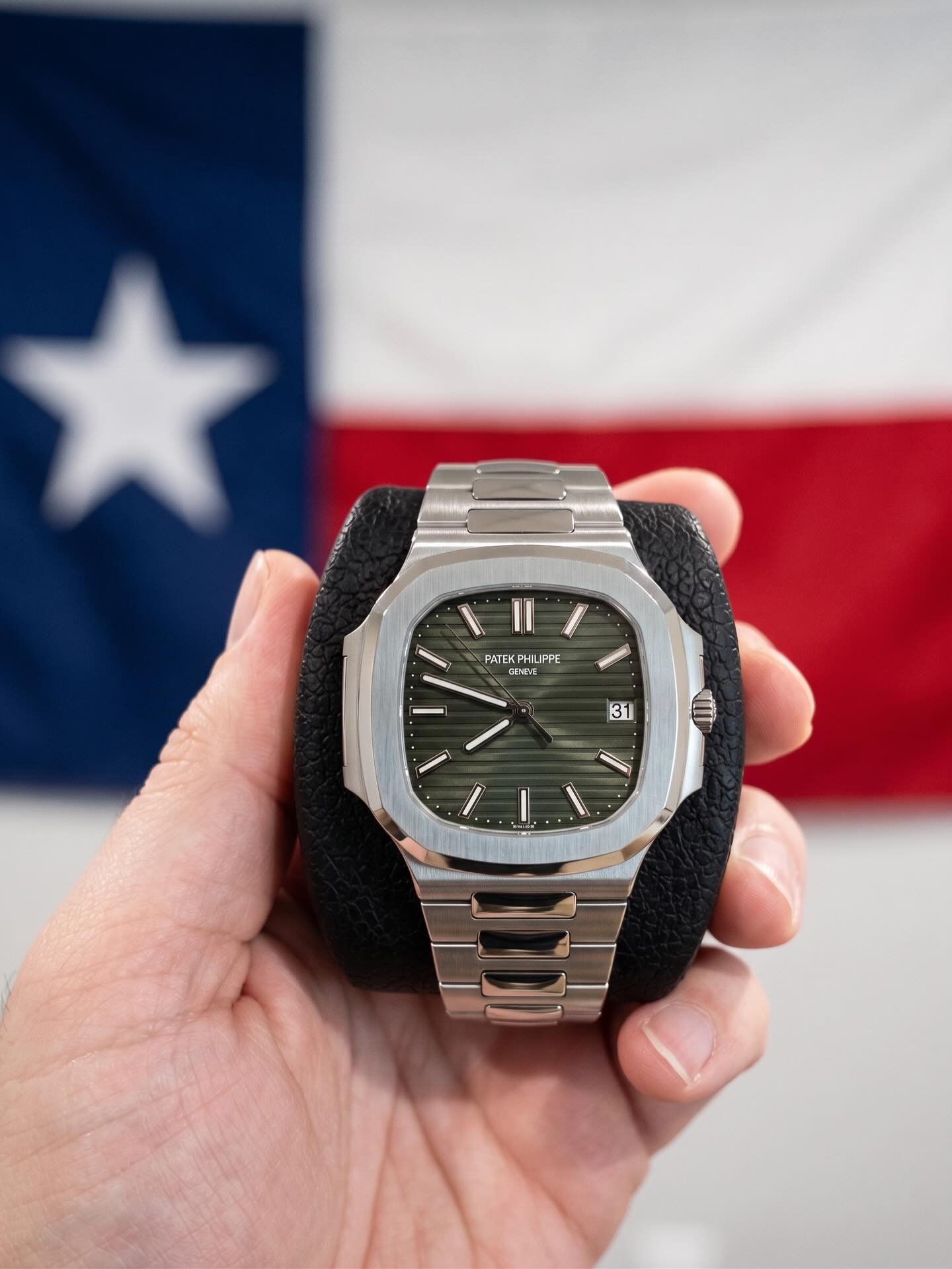 🌟 UNICORN ALERT &mdash; TWE INSIDERS ONLY 🌟

The one collectors dream about. The Patek Philippe Nautilus 5821/1A in that stunning olive green dial &mdash; brand new, unworn, 2025. 🟢✨

This is not a watch. This is a generational asset. The Nautilus