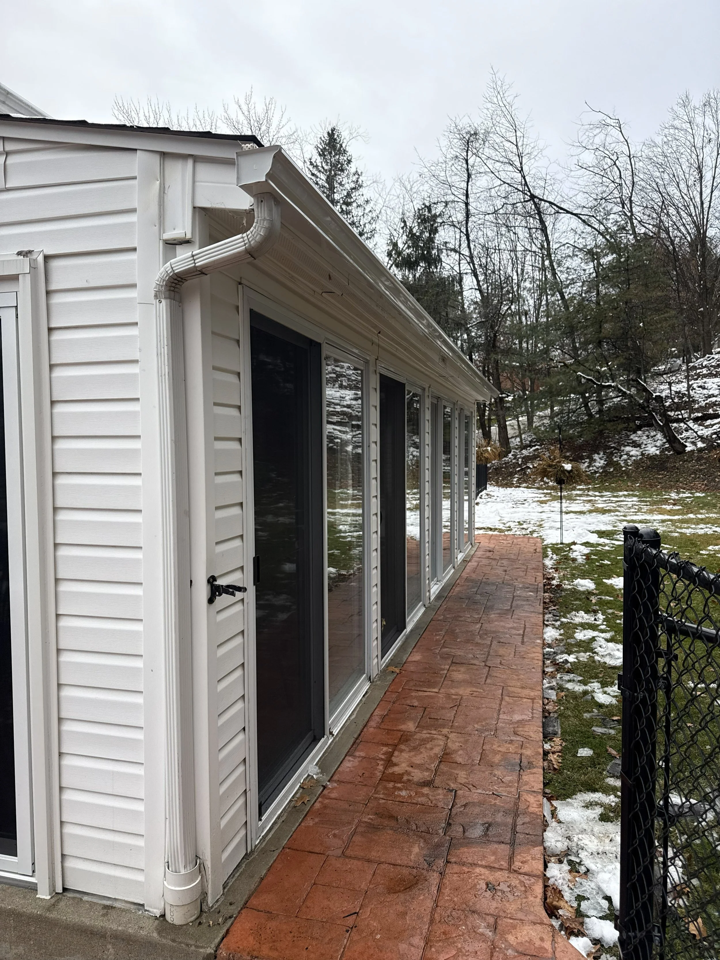 New seamless gutter replacement in Murrysville, PA 