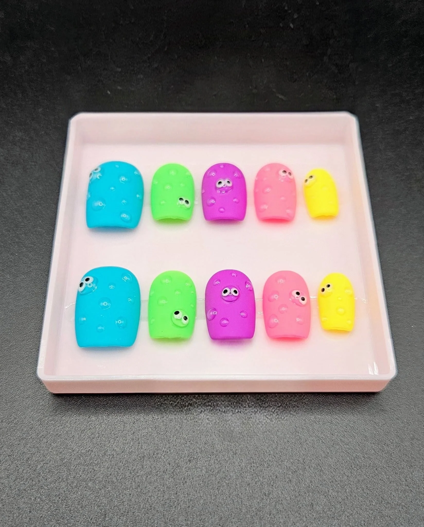Raindrop Eyes Press-On Nails (Limited Edition)