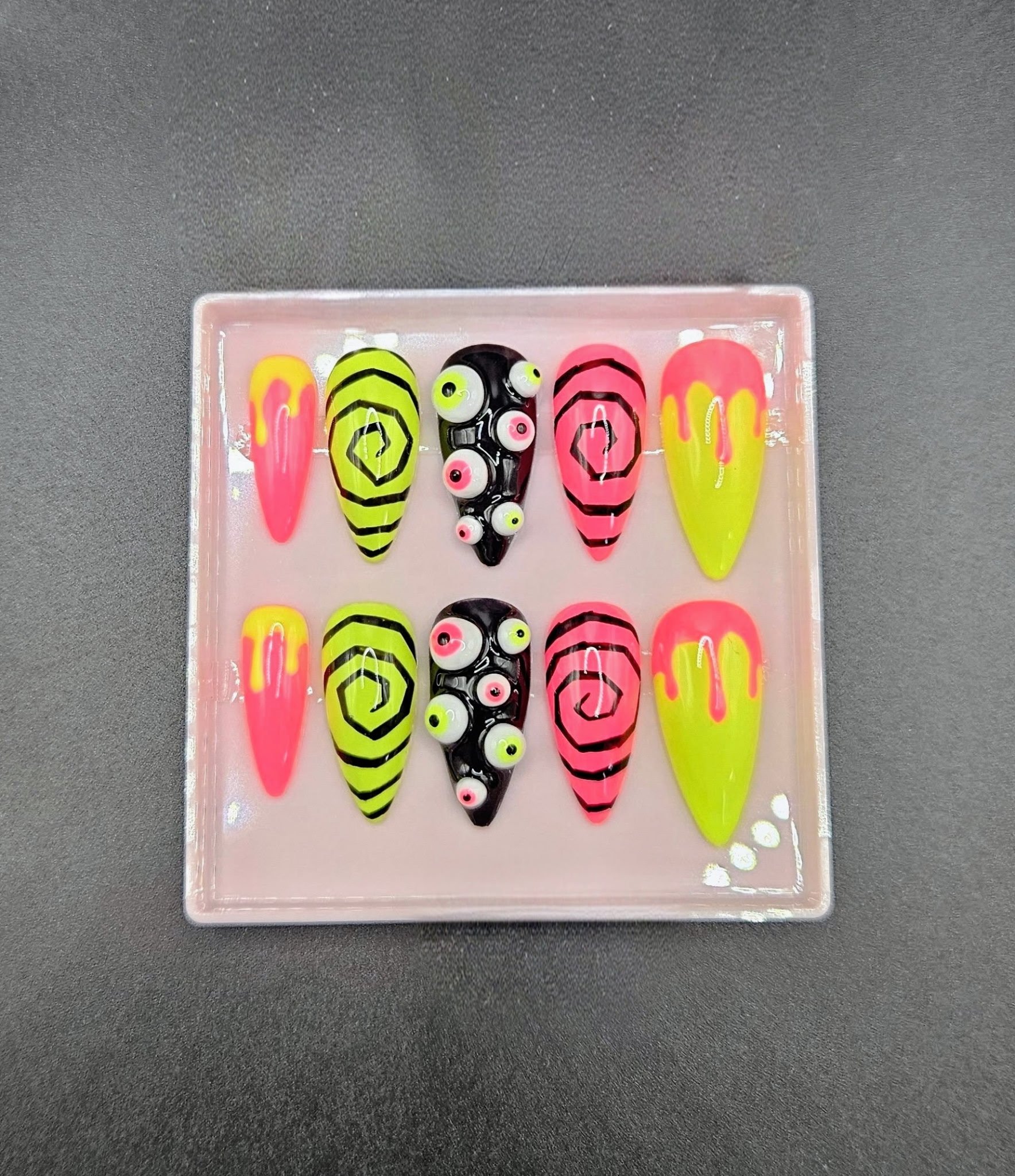 Eyes on You Press-On Nails (Limited Edition)