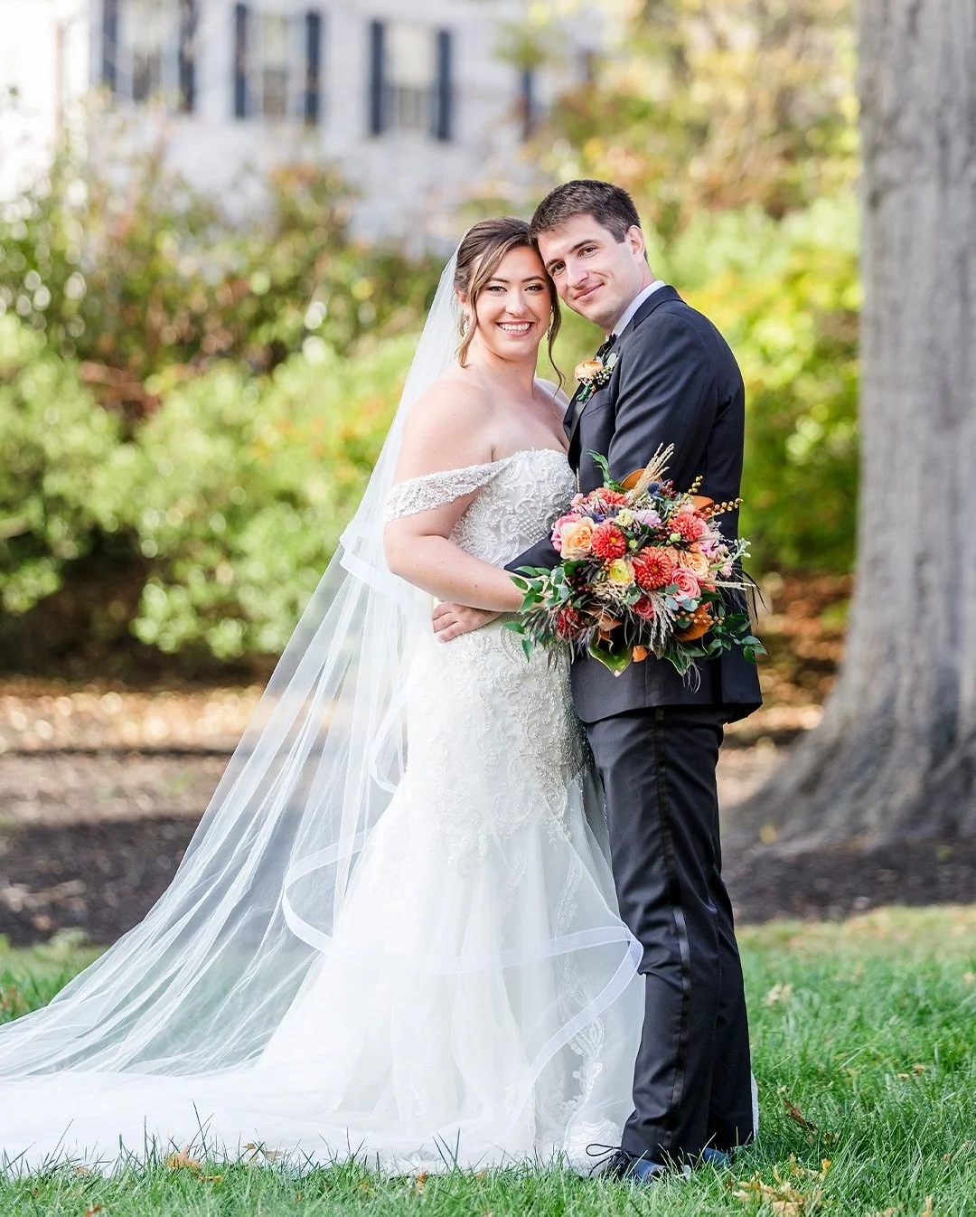 We had the BEST day celebrating Kassandra + Nate at @innonboltwood . These two graduated from Amherst College and when it came to choosing a wedding venue, it was a very easy decision for them to make. Not only did we take photos on the gorgeous grou