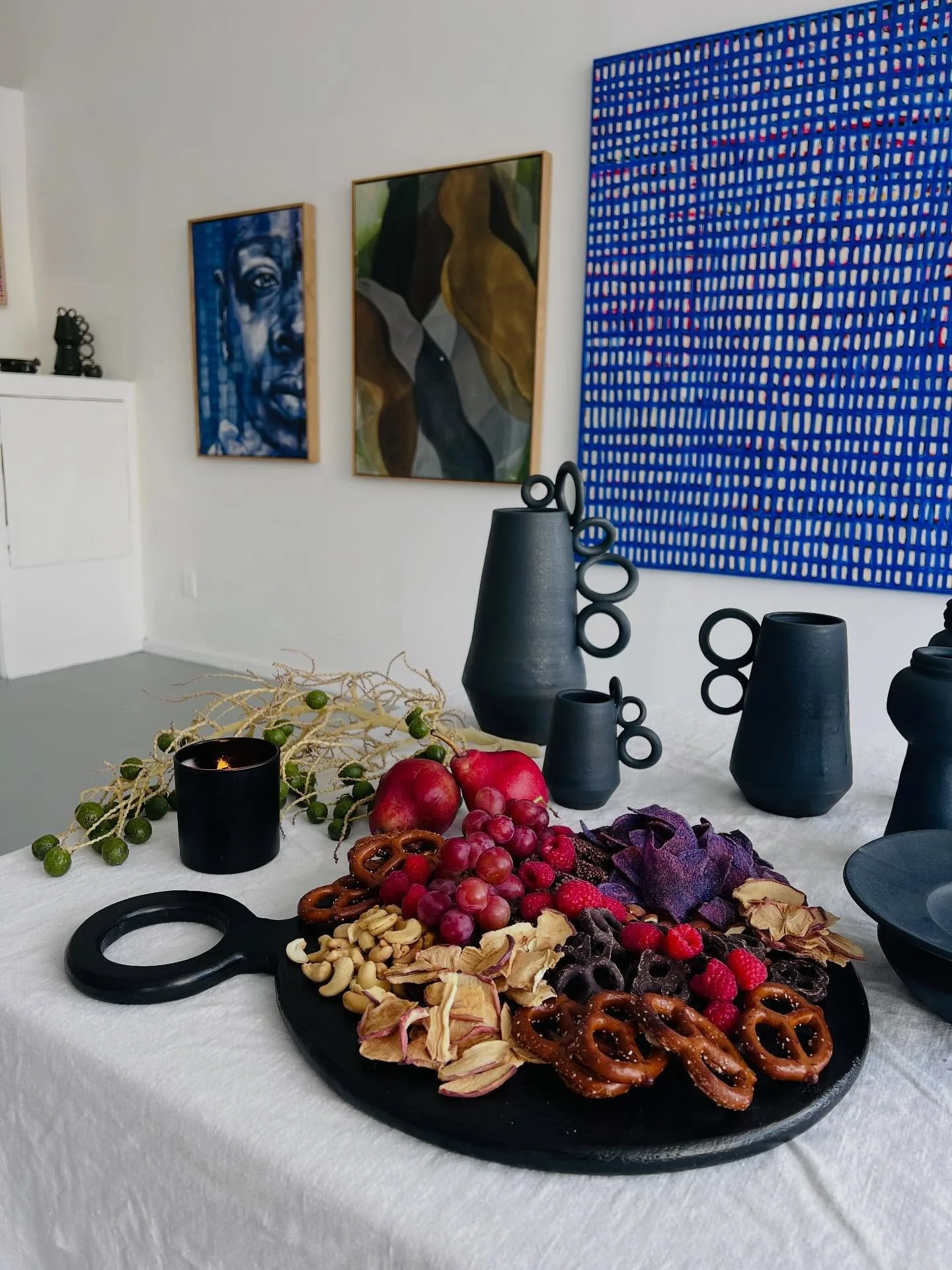 What does a table make? Gorgeous if adorned by one of these @erinhuppceramics pieces. Part glam, part function, we love how Erin&rsquo;s pieces finish off a space. Come see th new collection at the Oxide Collective pop-up gallery.

Final weekend Thur