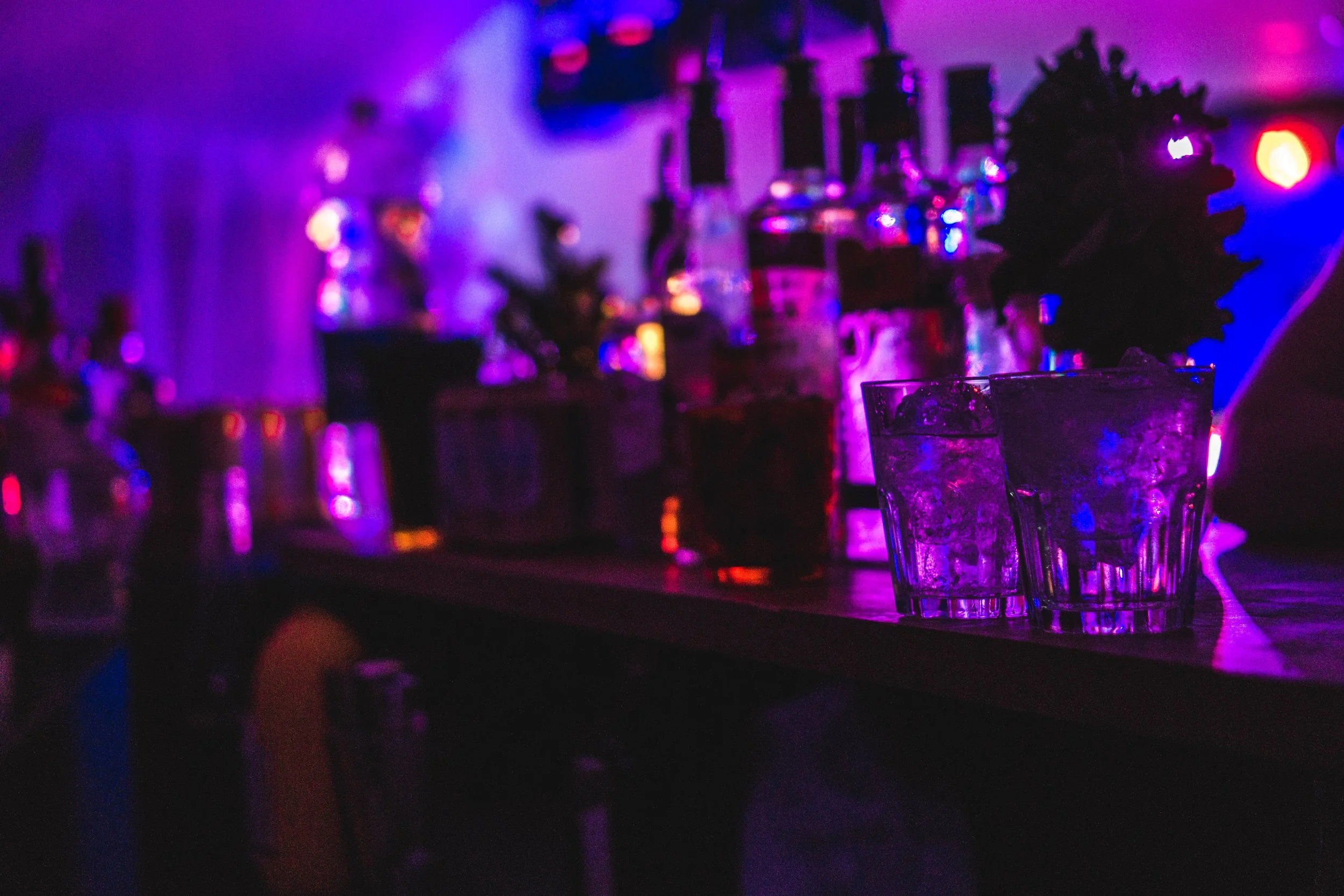 Fri cocktail bar event for 150 ansatte i Skovridder kroens festlokale.
