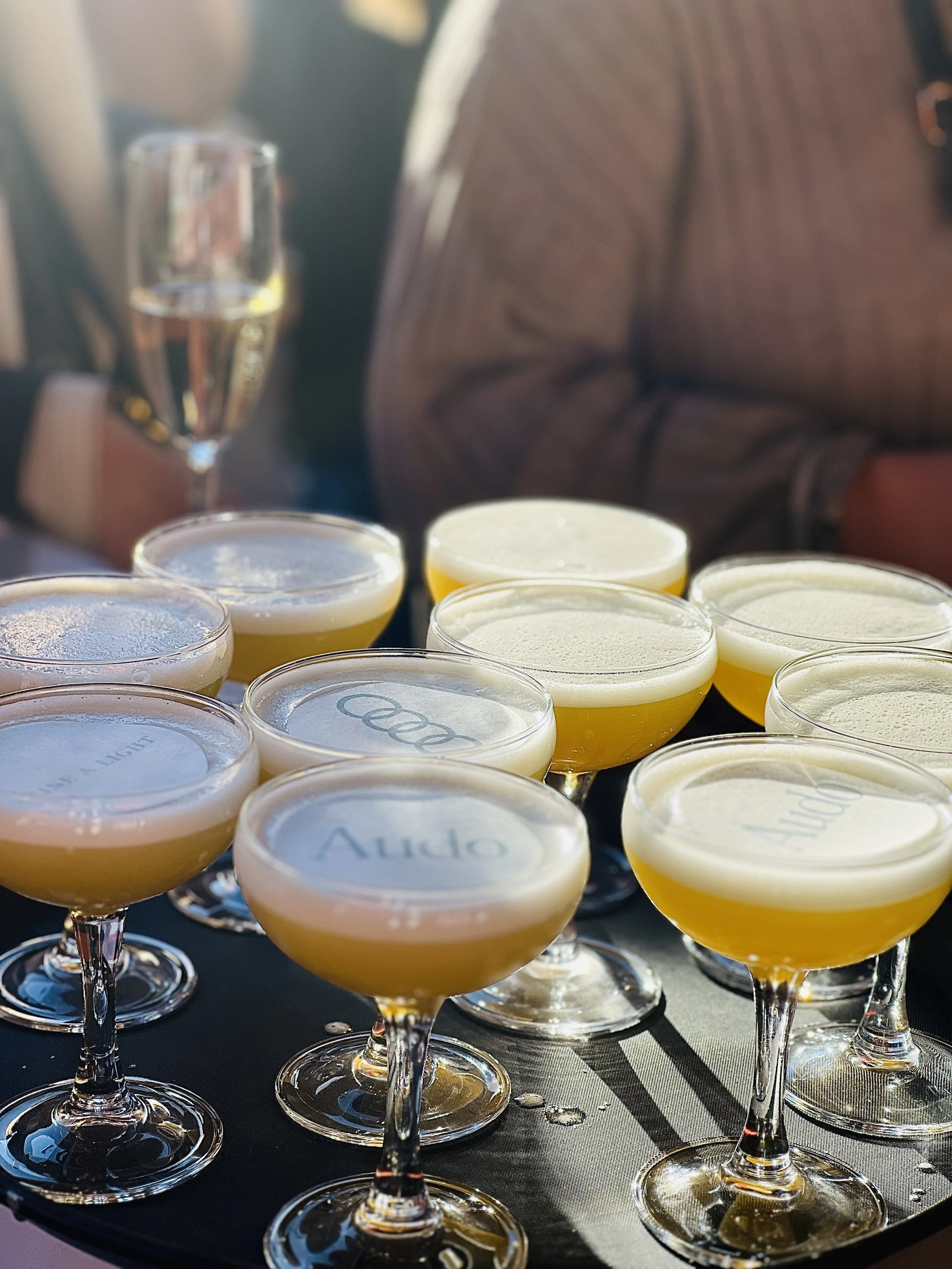 Mobilbar med Graffiti cocktails med eget logo til fest