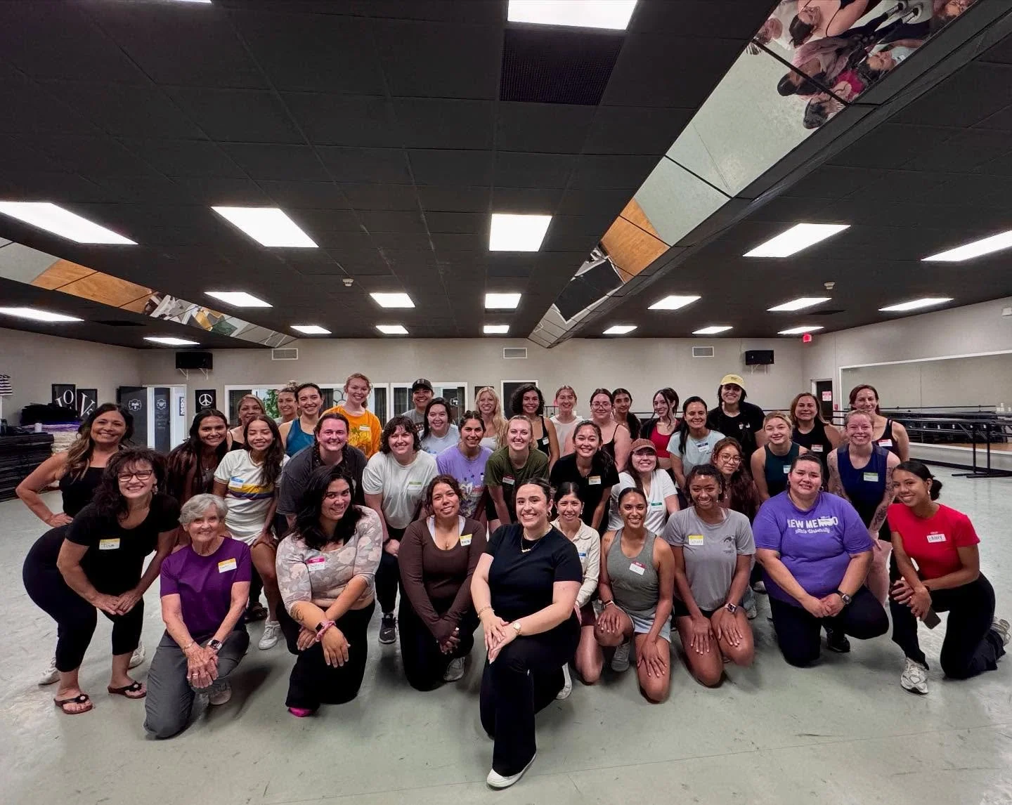 A big thank you to everyone from @abqgirlswhowalk who came out to dance with me today! Loved getting to move, laugh, and dance it out with such a fun group of women.

Appreciate all the great energy you brought into the studio, loved dancing with you