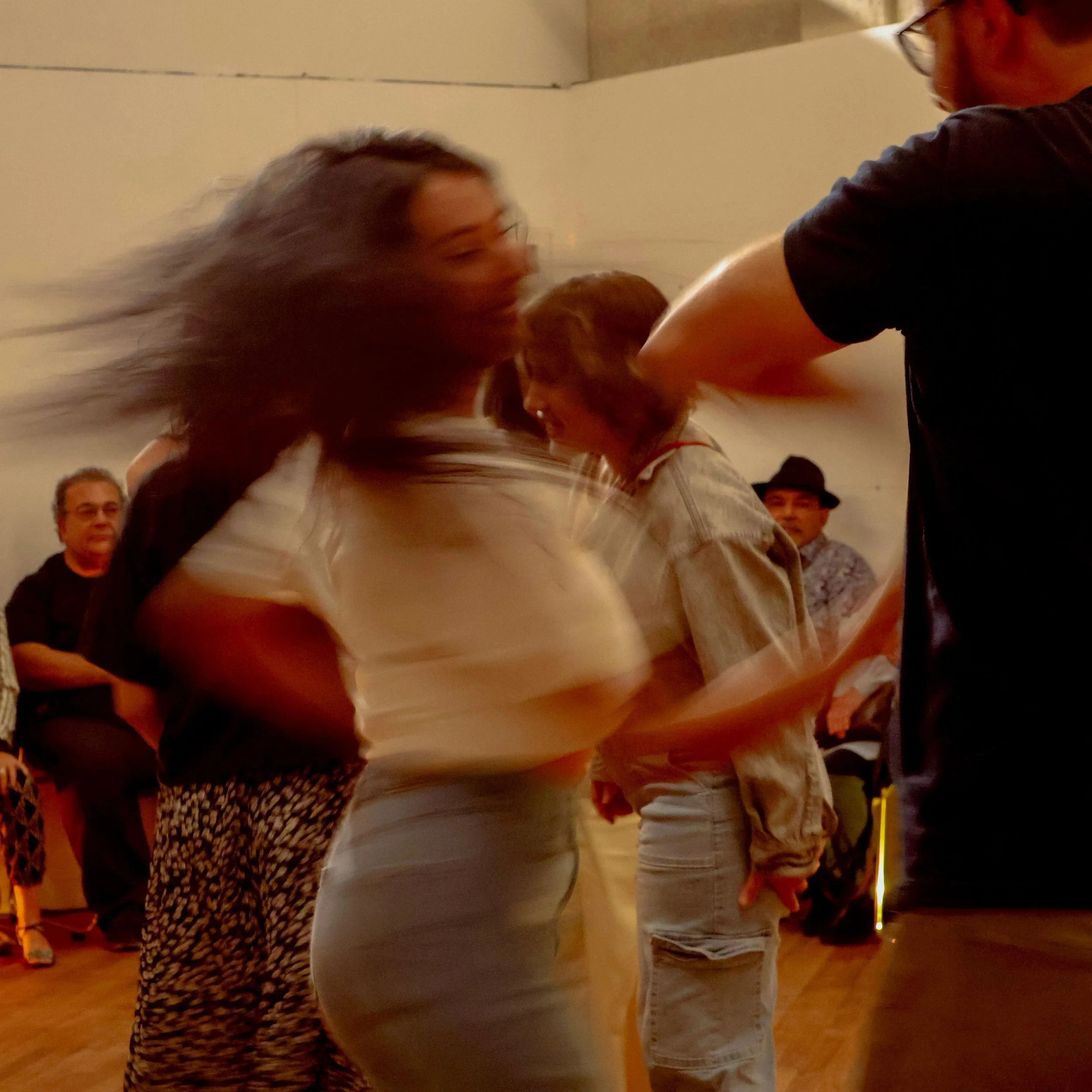 Join us this Friday for a night of salsa and bachata! 🌴

Un Poco De Sabor: A Salsa &amp; Bachata Social, June Edition 🔥

Con Sabor Dance Company presents a night of dance at the 2209 Central Ave NW. (Entrance on East side of the building)

Experien