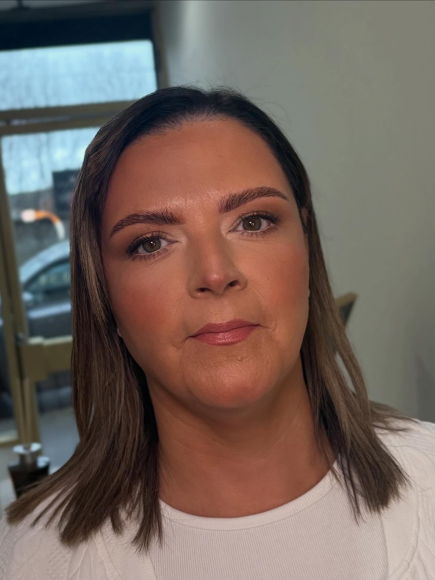 I had the absolute pleasure of doing Marie&rsquo;s hen party makeup, plus giving her the full brow &amp; lash glow up beforehand 🤍

✨ Brow lamination, Wax &amp; tint
✨ Lash lift &amp; tint
✨ Full glam makeup

Fluffy brows, lifted lashes, and glowing