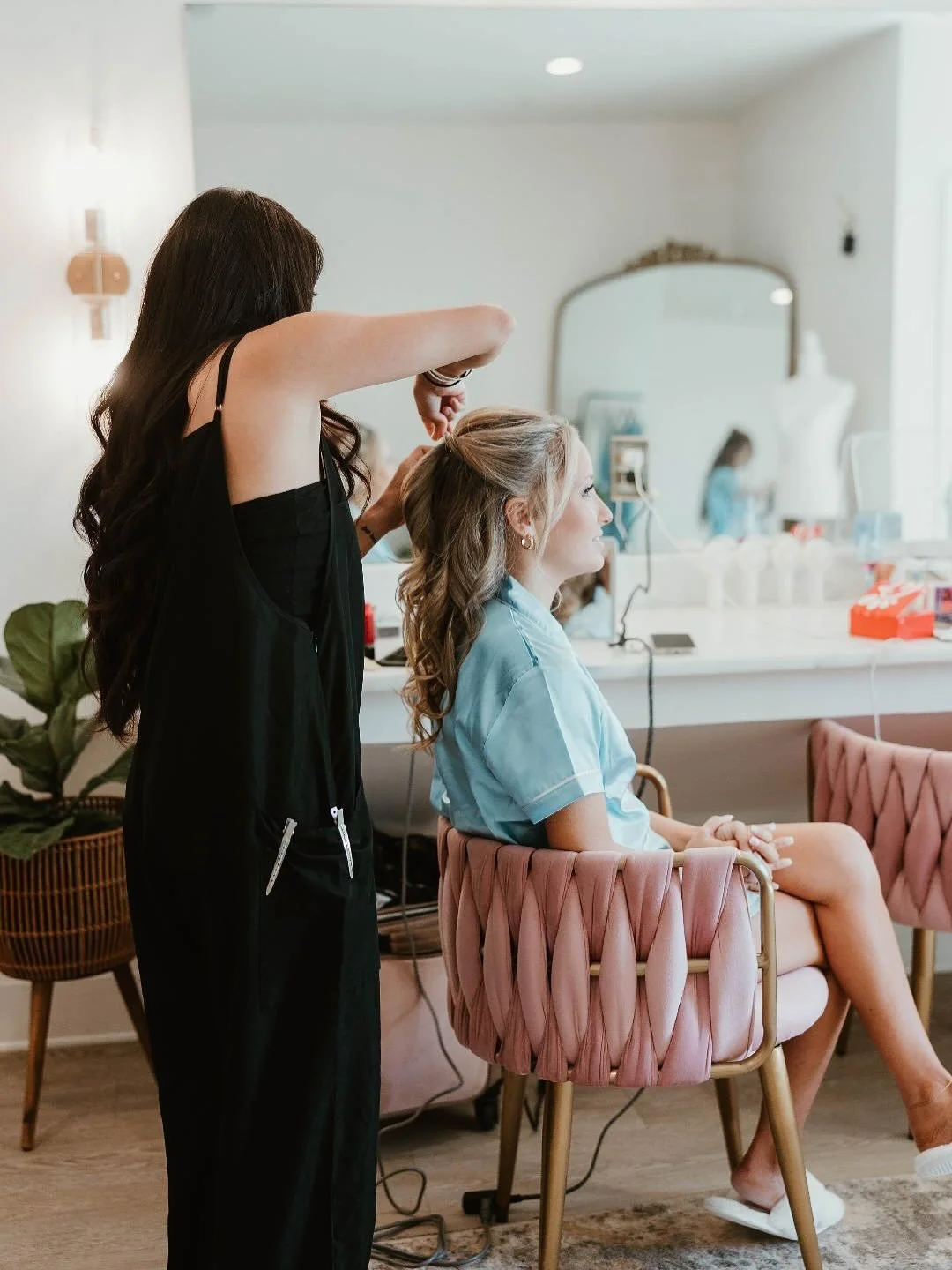 For every spotlight moment we&rsquo;re here to make it shine. Book your special event with us! 💍  #dfw #texasweddingvenue #texasphotographer #texasbrides #bridalhair #bridalmakeup #bridemaids #groom  Photographer: @wild.honey_photography  Coordinato