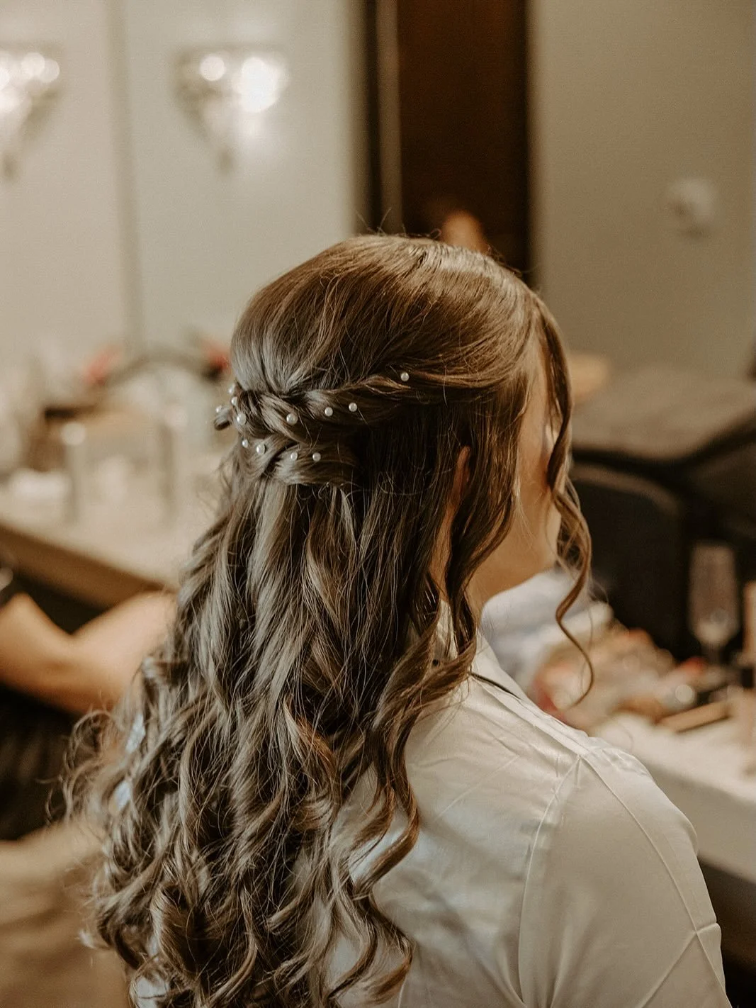 From the quiet, glowing moments before the ceremony to the joy of walking into forever, we love being part of your story.
Photography: @maliahmonica 
.
.
.
#WeddingHairAndMakeup #BridalMakeup #BridalHair
#WeddingInspo #RomanticWedding ModernBride
