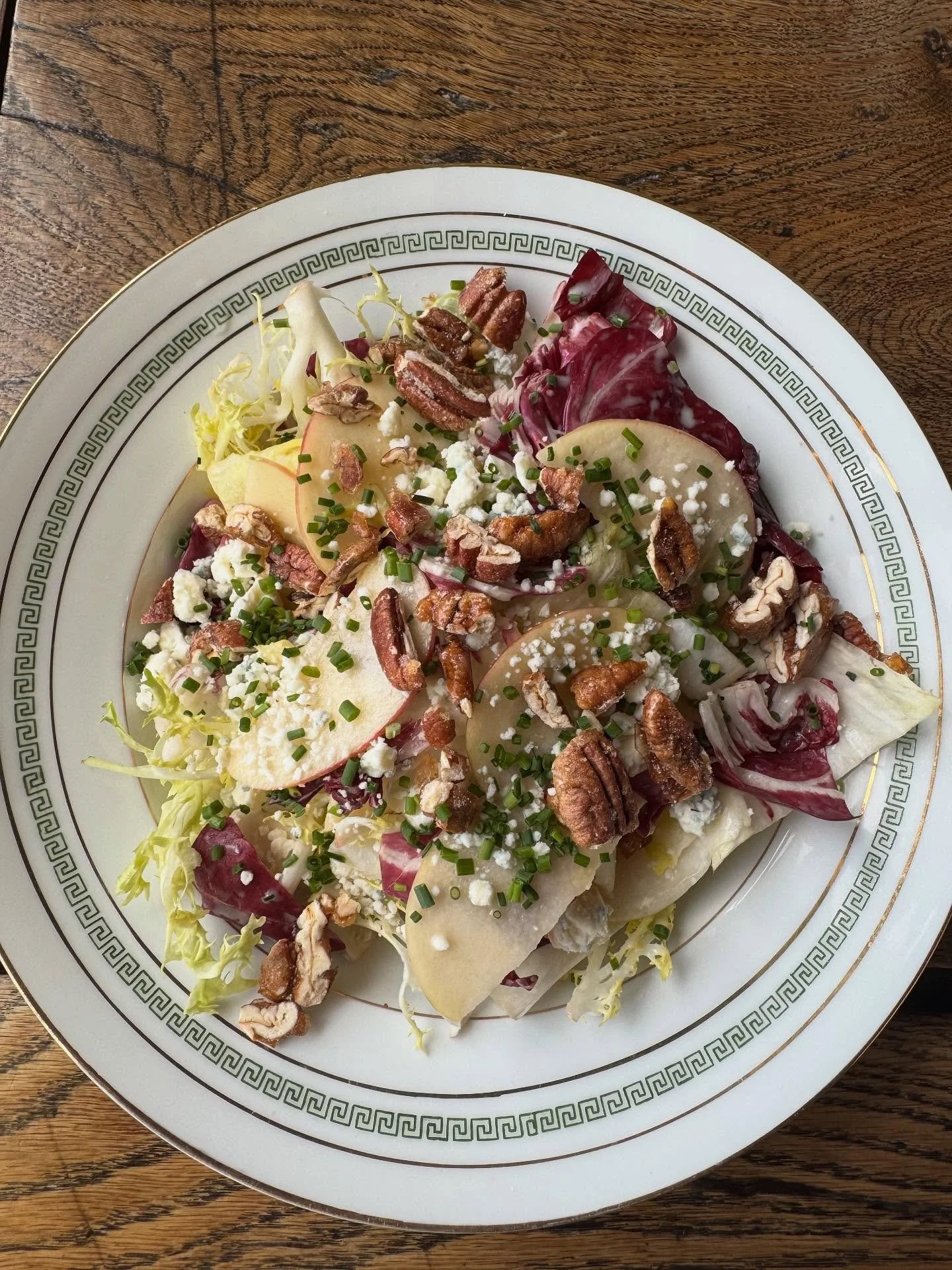 Beautiful new fall dishes just arrived on the menu ✨ Perfect reason to escape to a European-inspired evening. 👇

Endive Salad, Point Reyes blue cheese, honey crisp apples, pecans, apple cider vinaigrette. 

Duck liver Terrine, cider gele&eacute;, fr
