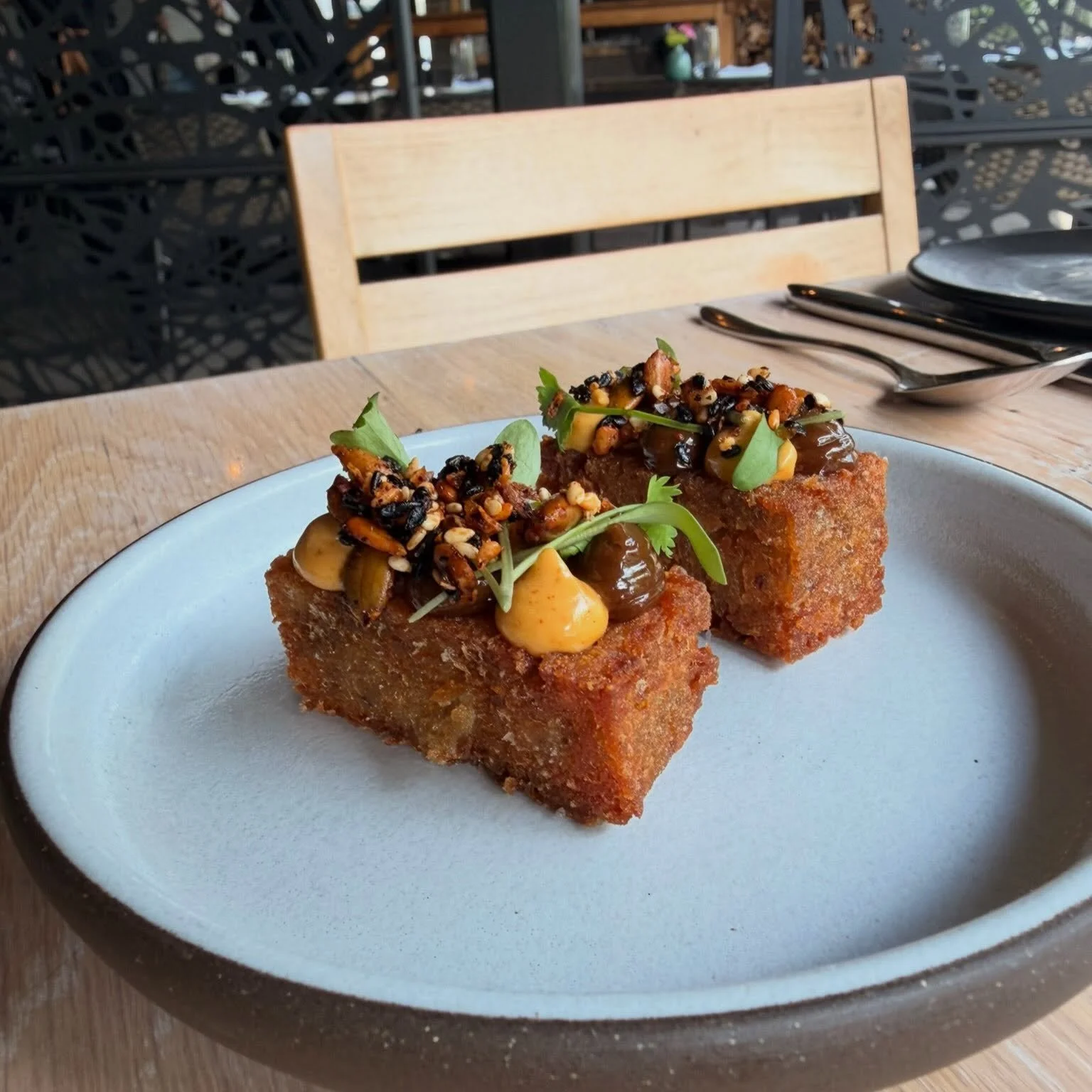 Three reasons to leave work a little early.

🦪 Chilled oysters with tarragon, pickled grapes and verjus granite
🍸 Cocktails that are just as thoughtful as the food
✨ Crispy potato bites made for sharing (or not.)

Whether you&rsquo;re settling in f