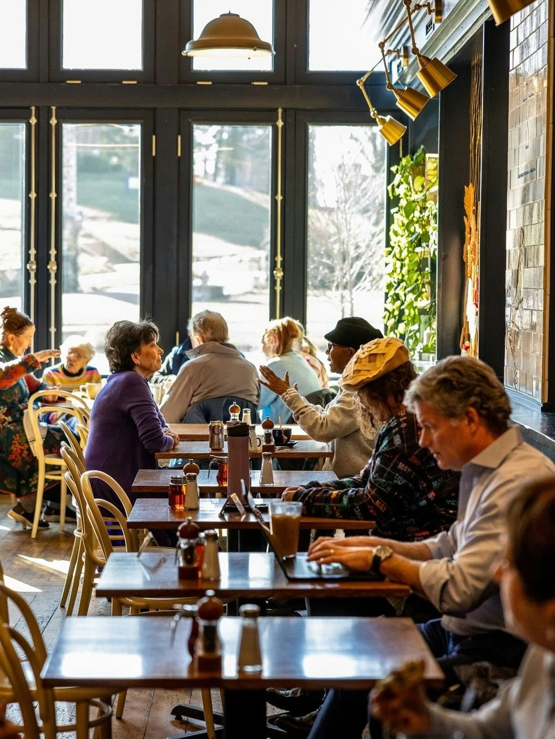 Weekdays at Winslow's are for meeting with clients, friends, and getting work done. Why not come in today?